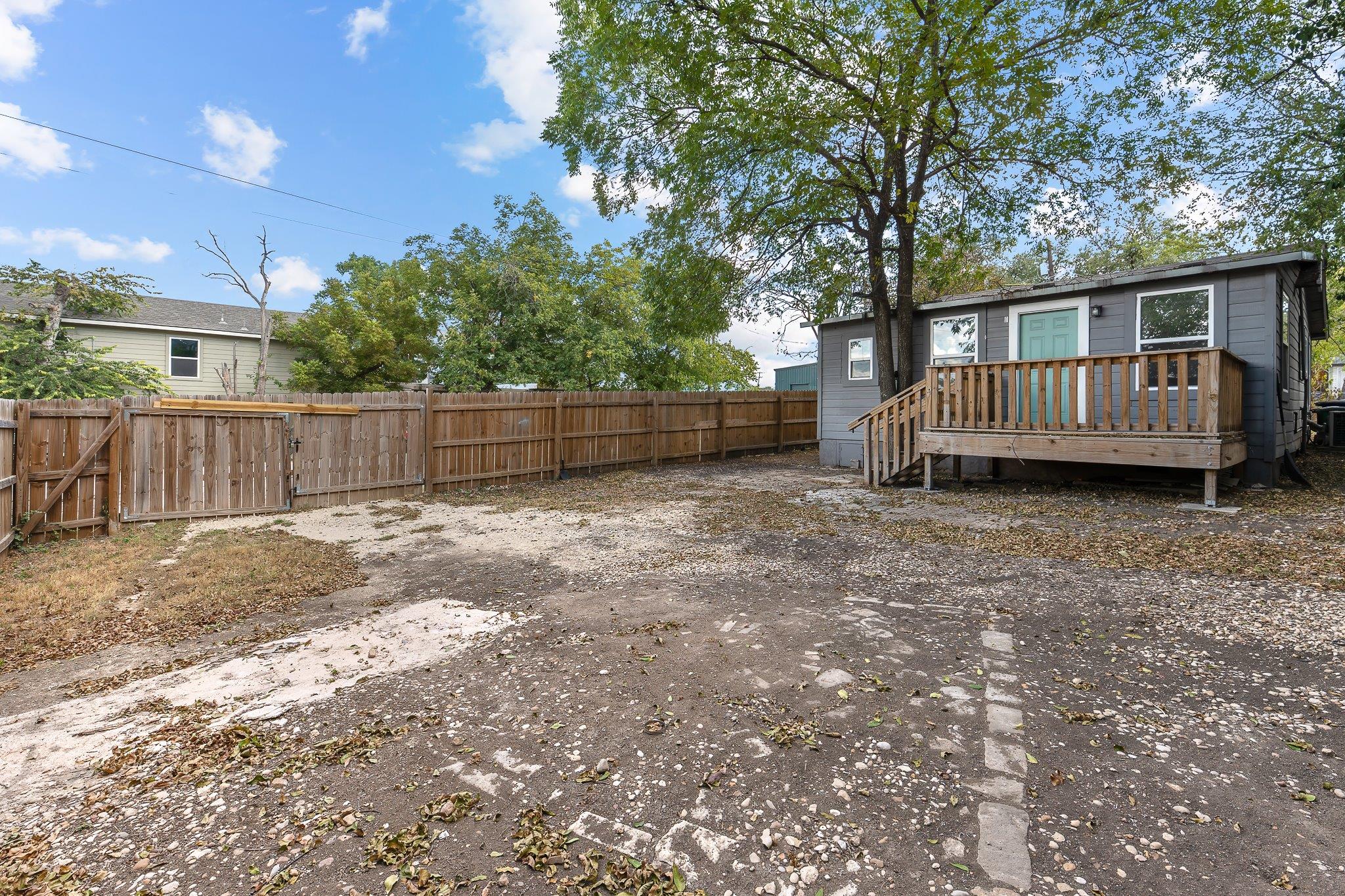 204 Lessin Ln, Austin, TX 78704