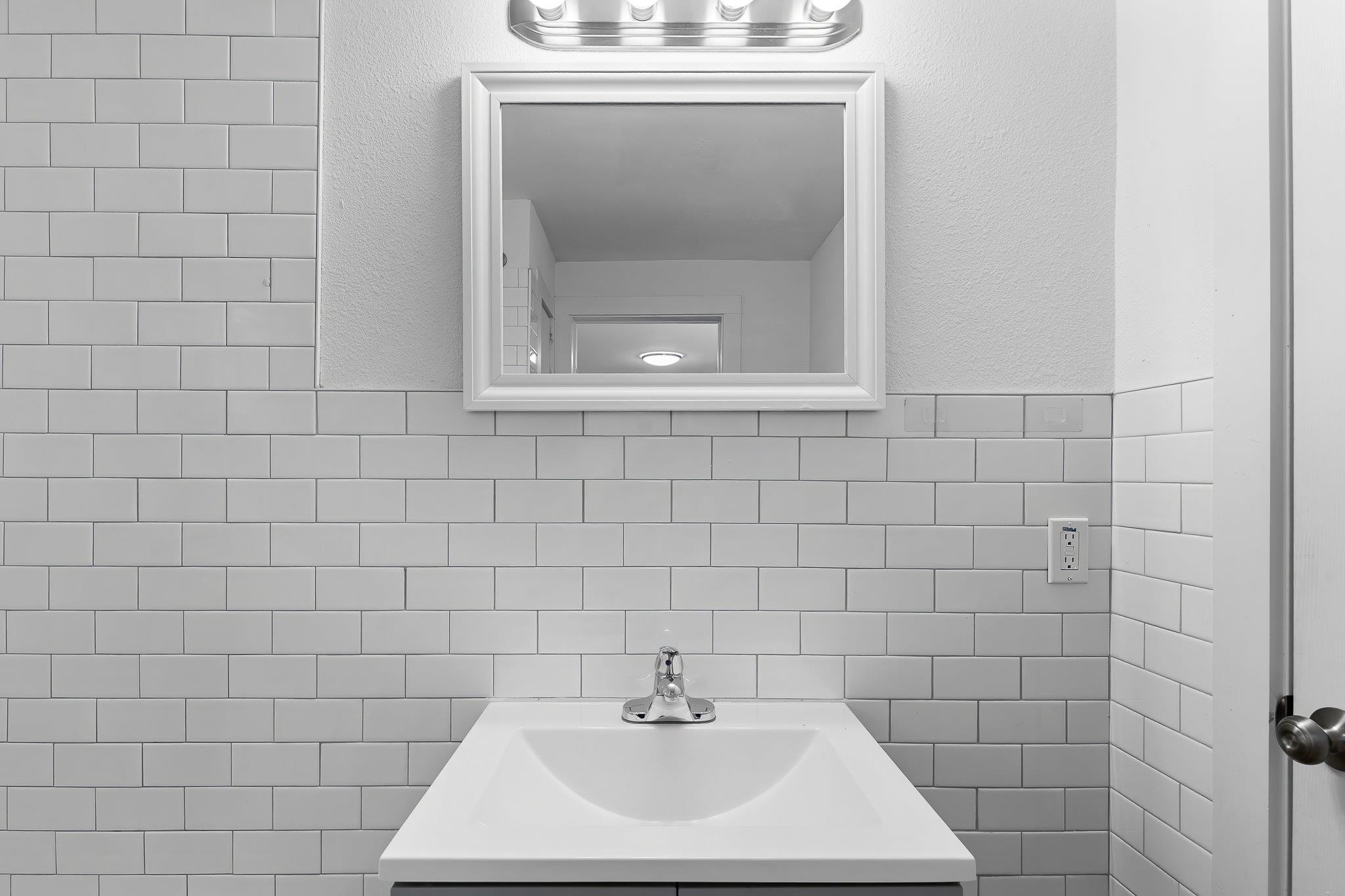 204 Lessin Ln, Austin, TX 78704