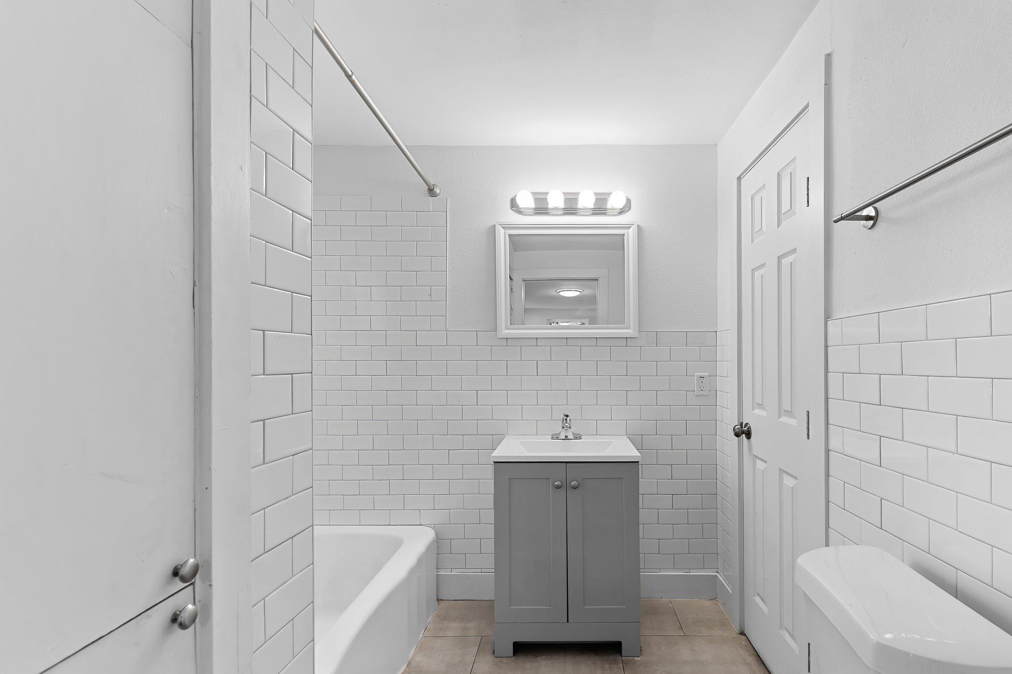 204 Lessin Ln, Austin, TX 78704