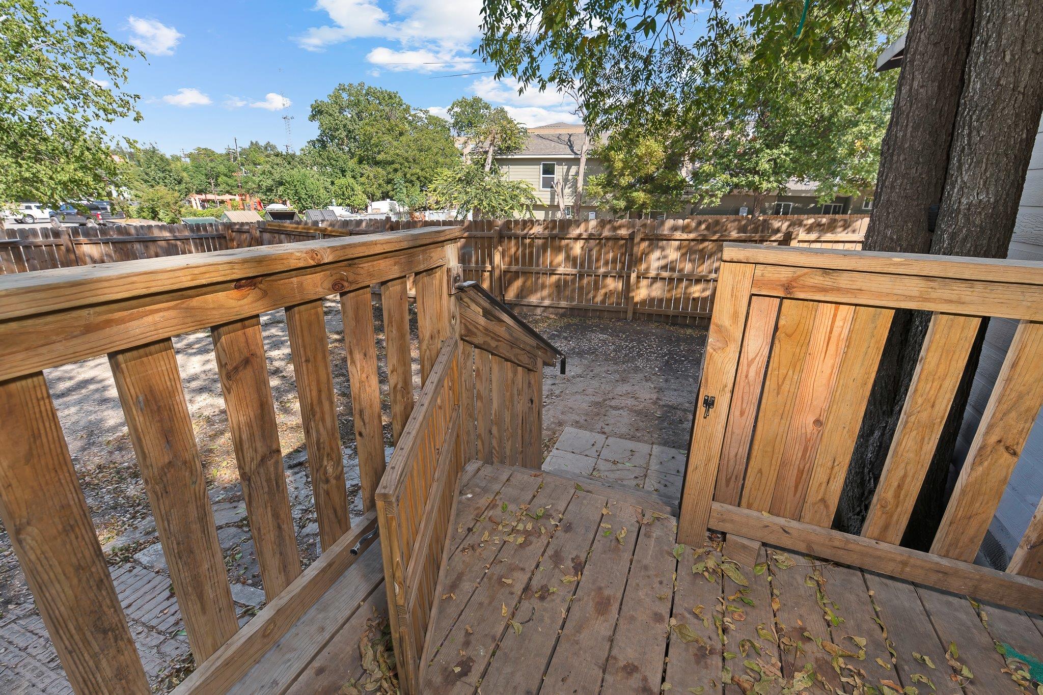 204 Lessin Ln, Austin, TX 78704