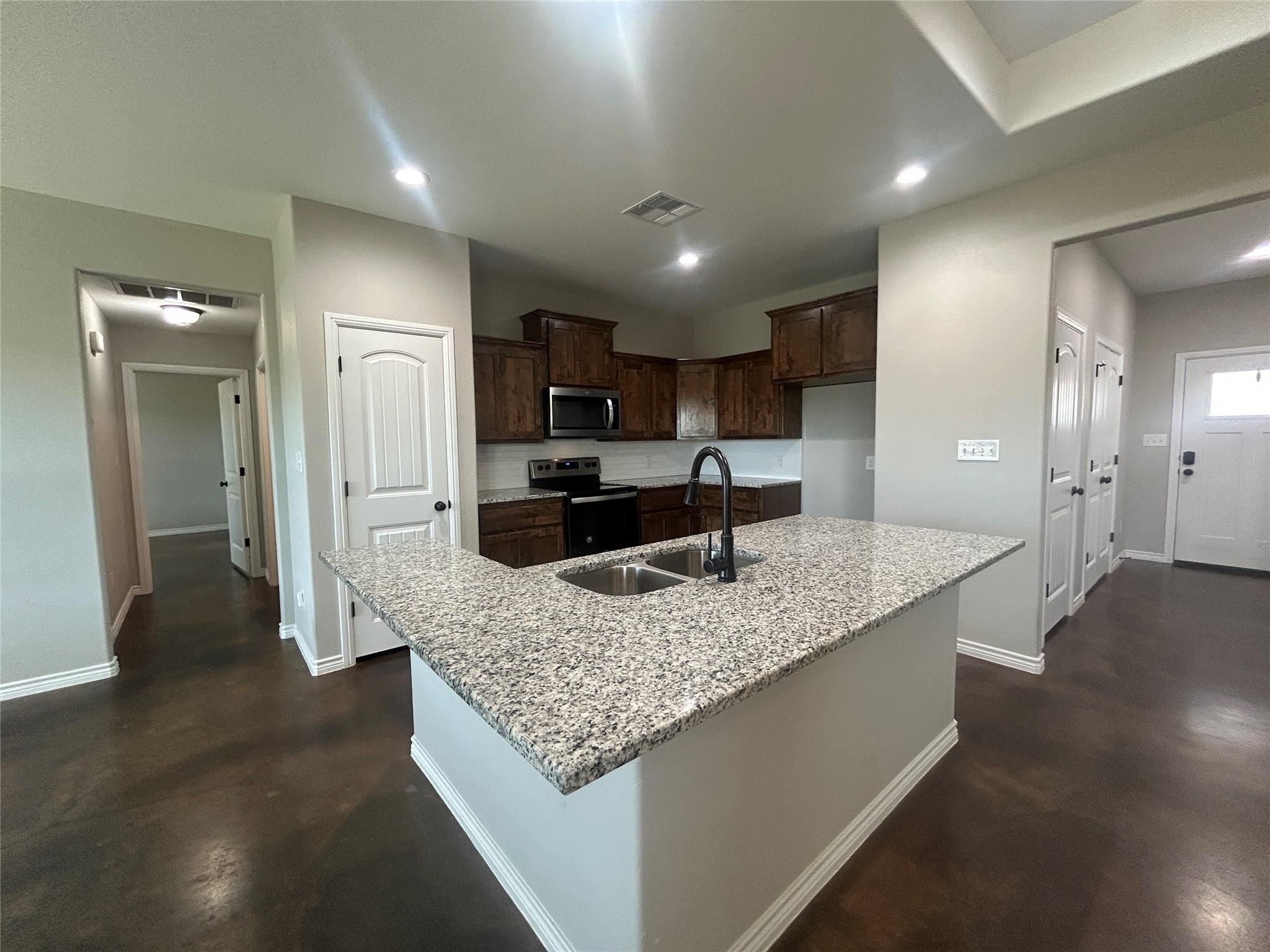 1047 Fieldstone Dr, Lampasas, TX 76550