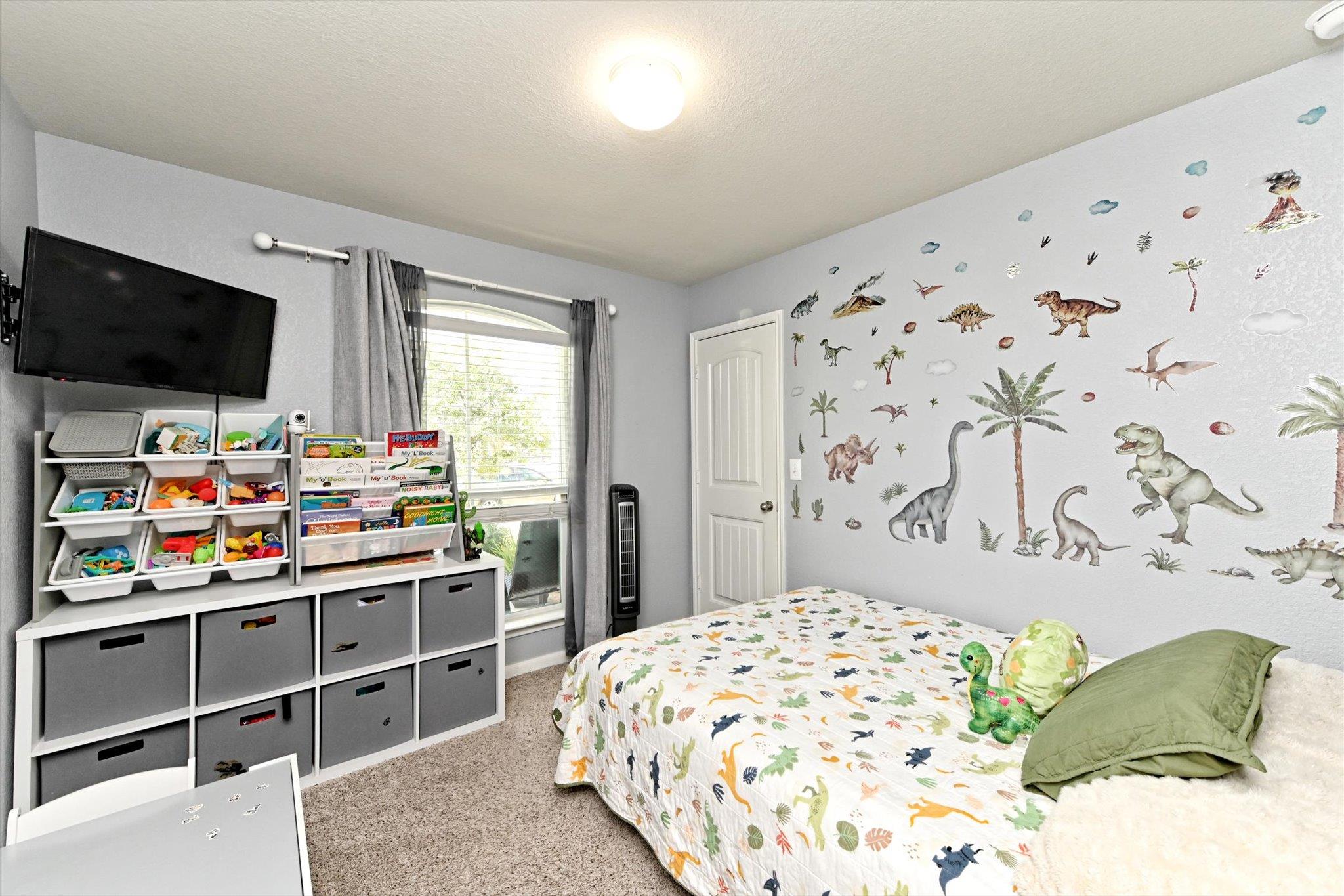 112 Groves Ln, Hutto, TX 78634