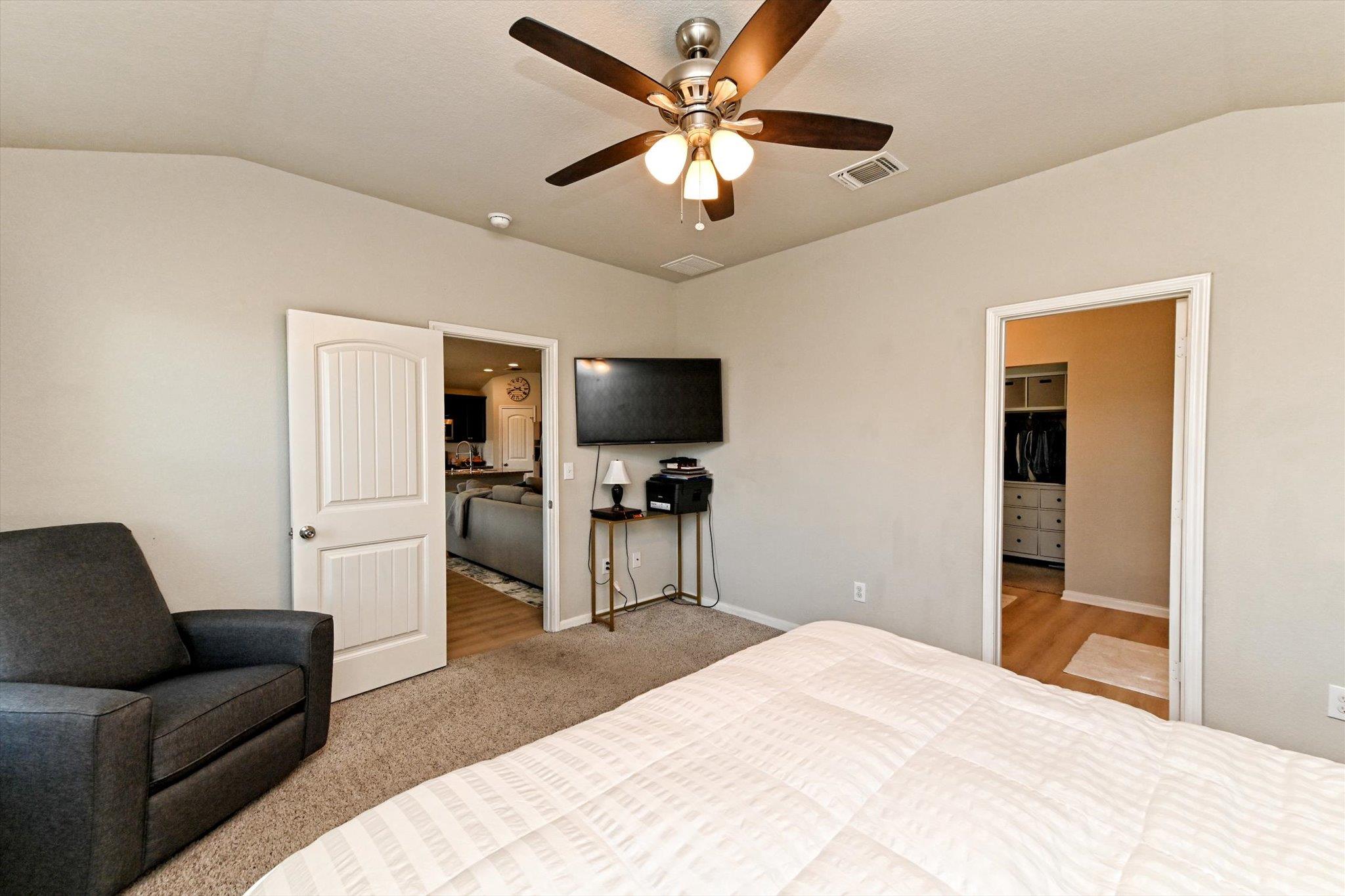 112 Groves Ln, Hutto, TX 78634