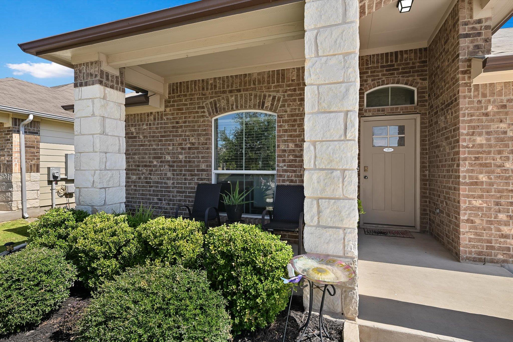 112 Groves Ln, Hutto, TX 78634