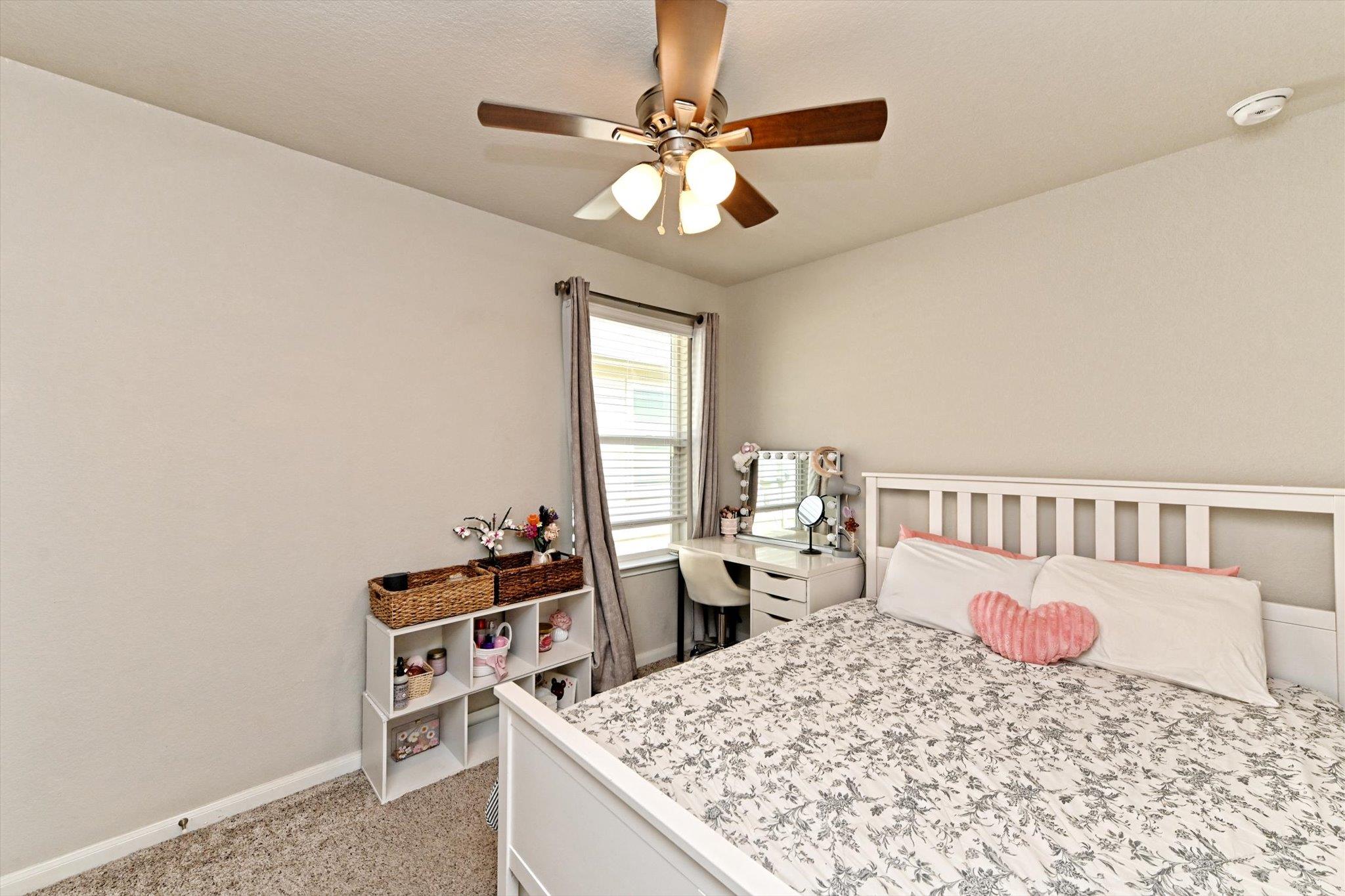 112 Groves Ln, Hutto, TX 78634