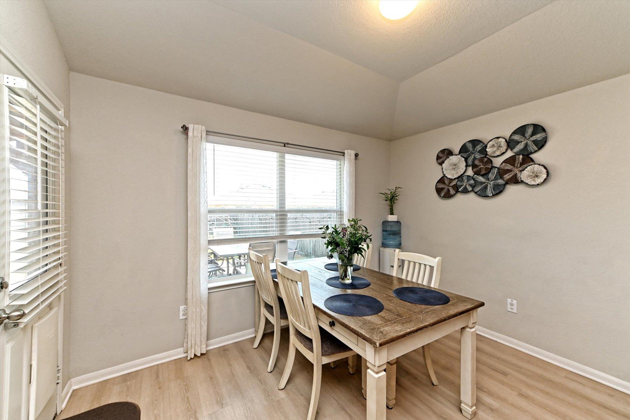 112 Groves Ln, Hutto, TX 78634