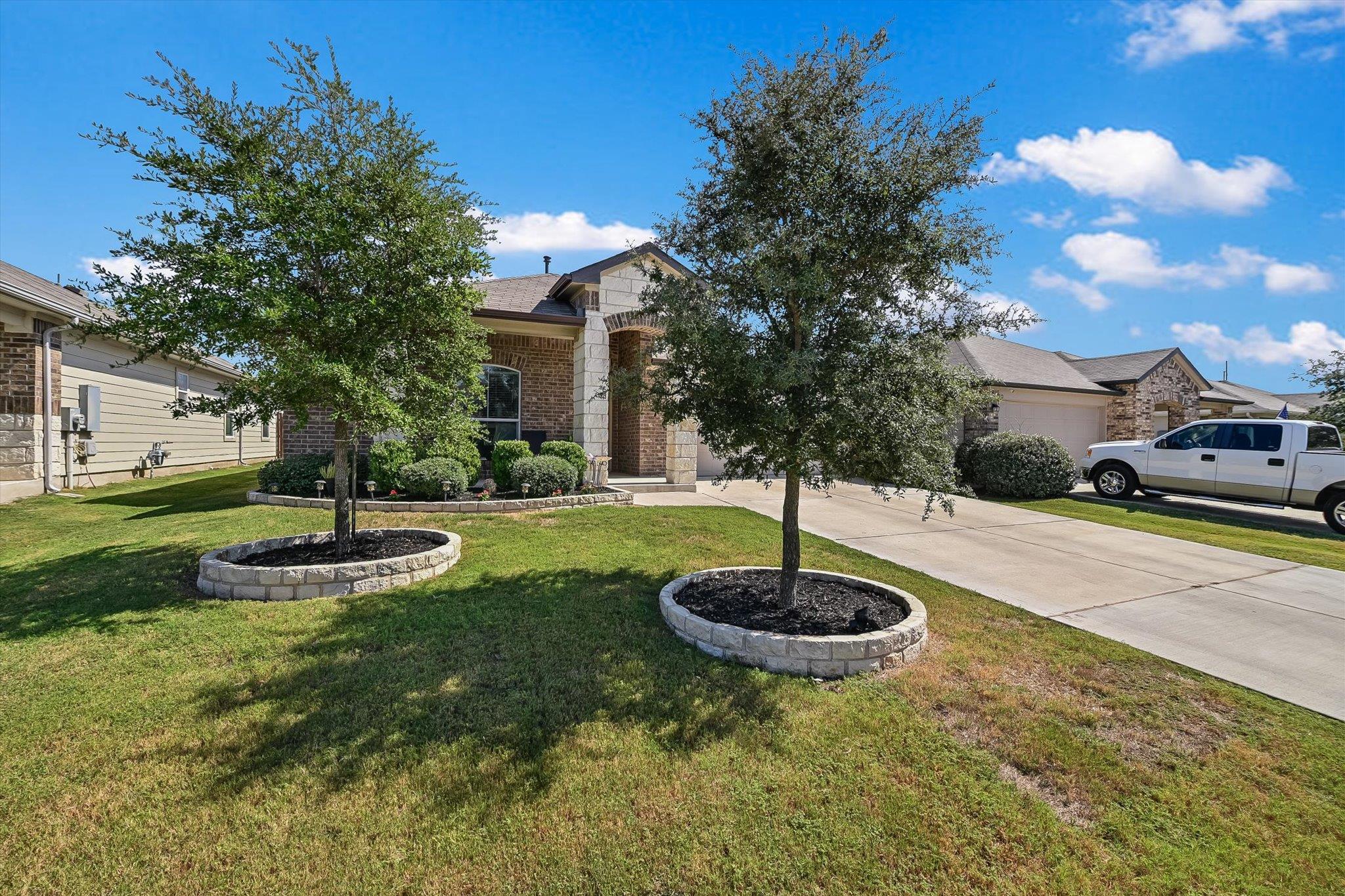 112 Groves Ln, Hutto, TX 78634