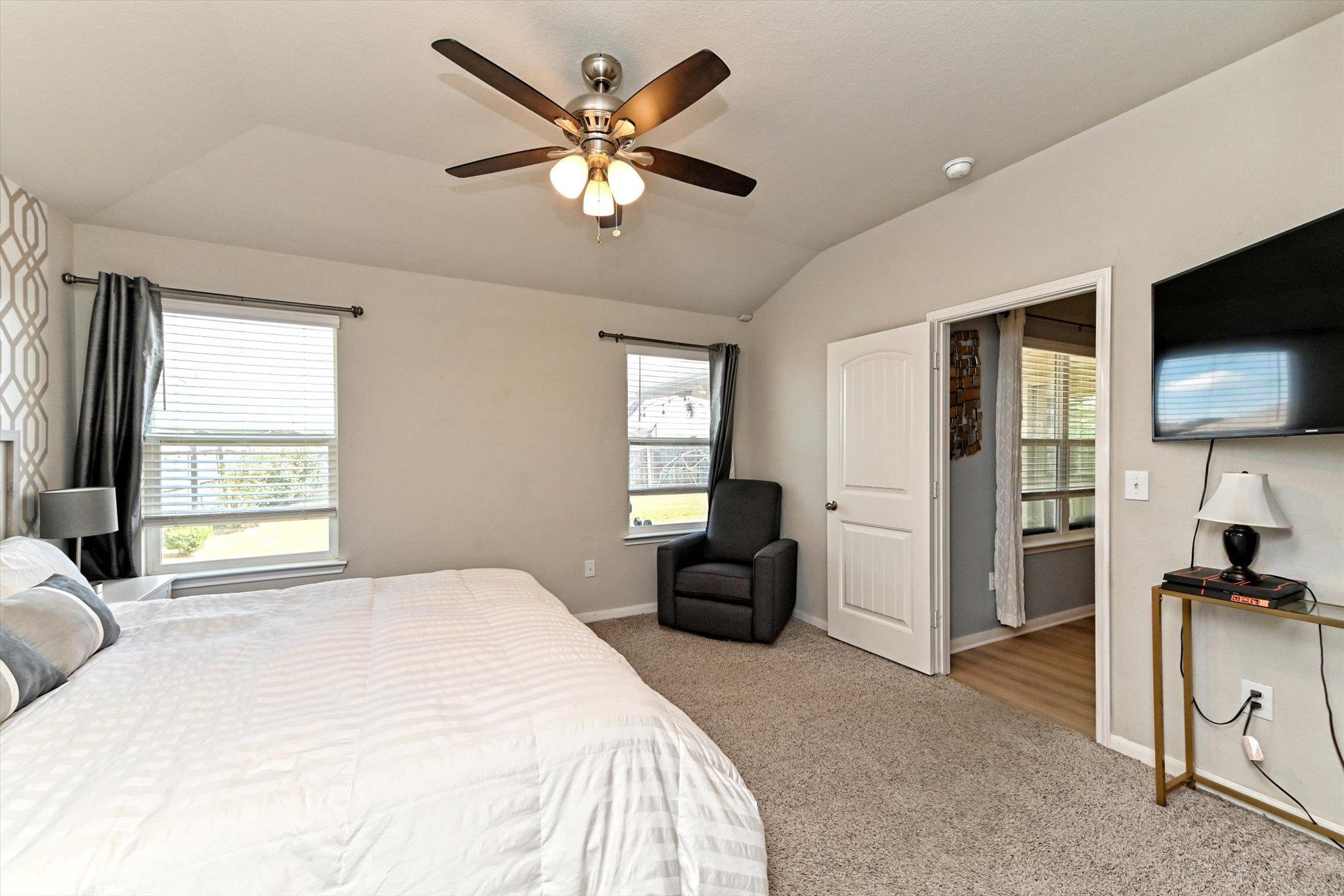 112 Groves Ln, Hutto, TX 78634