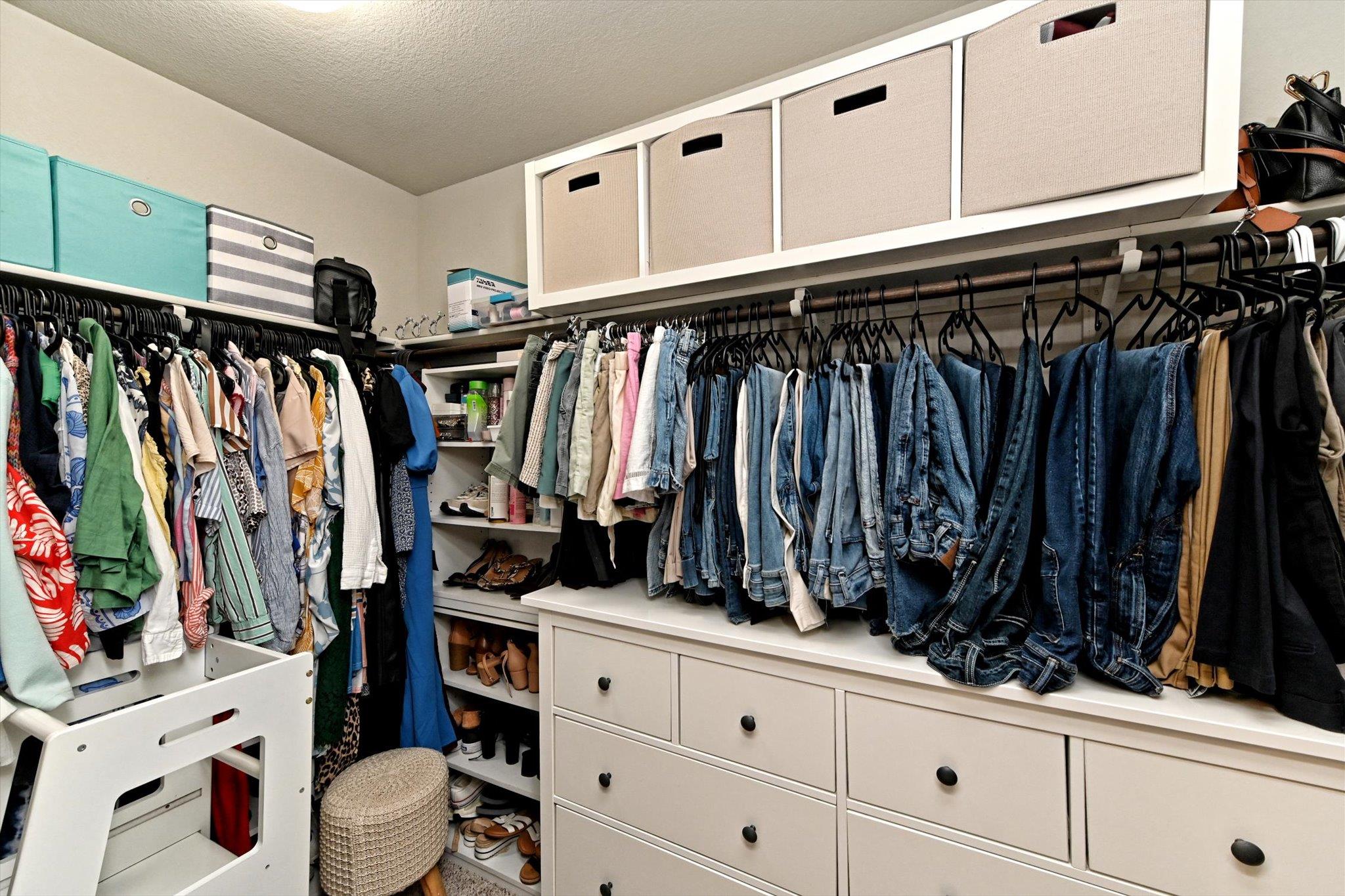 112 Groves Ln, Hutto, TX 78634