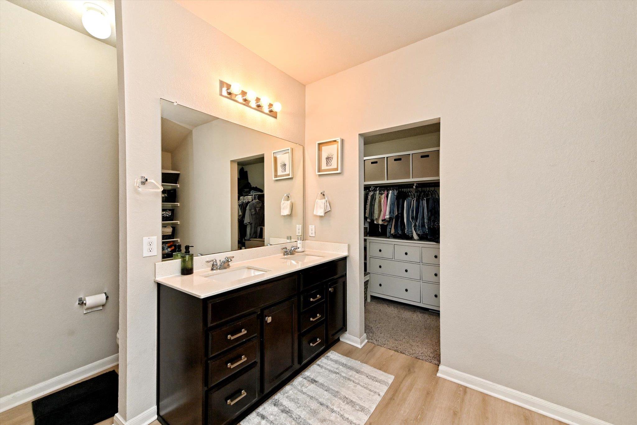 112 Groves Ln, Hutto, TX 78634