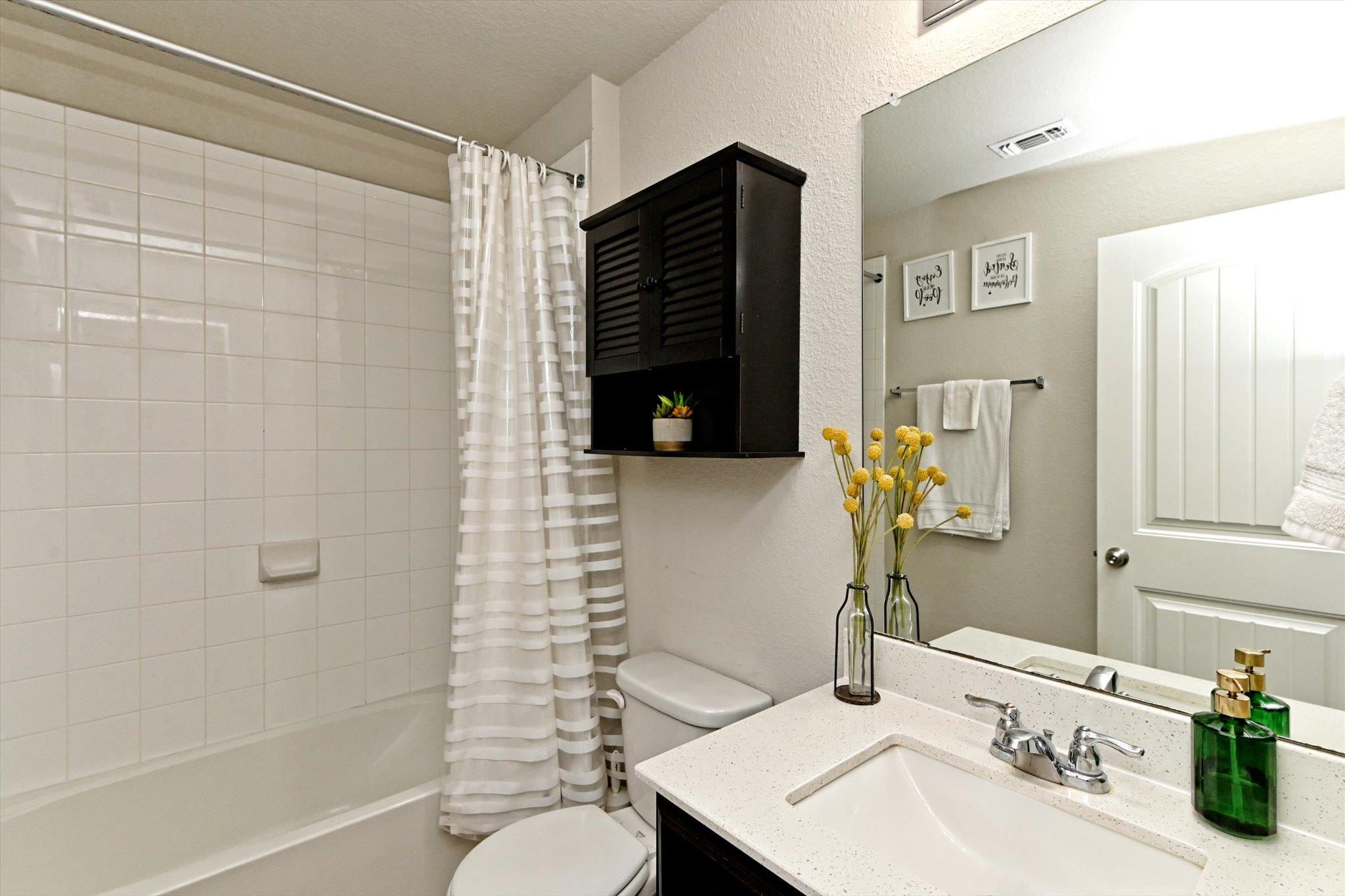 112 Groves Ln, Hutto, TX 78634