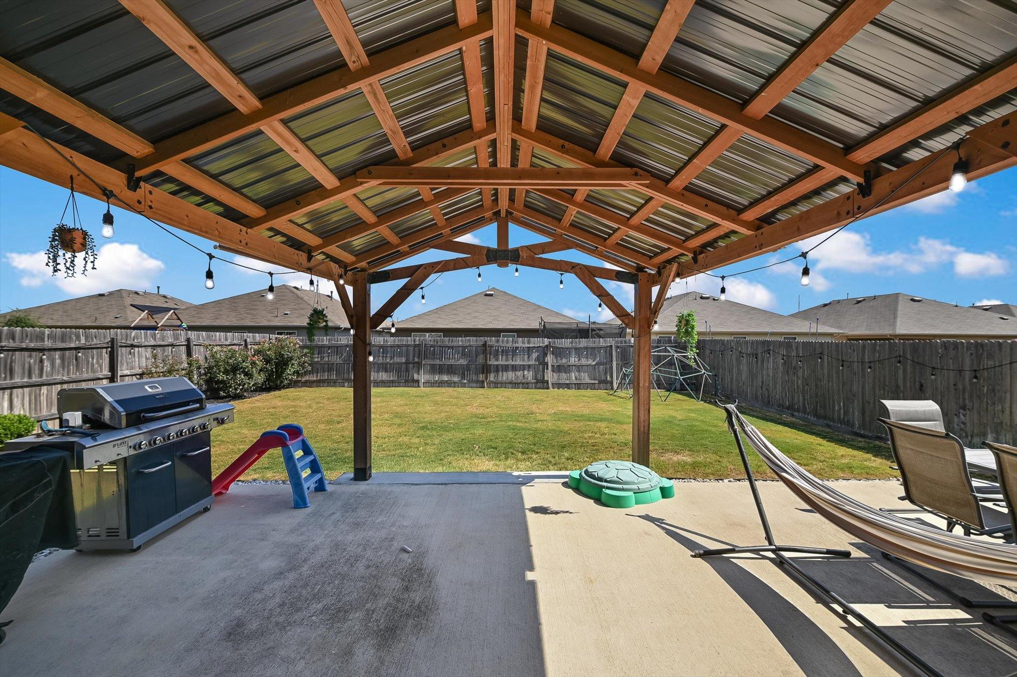 112 Groves Ln, Hutto, TX 78634