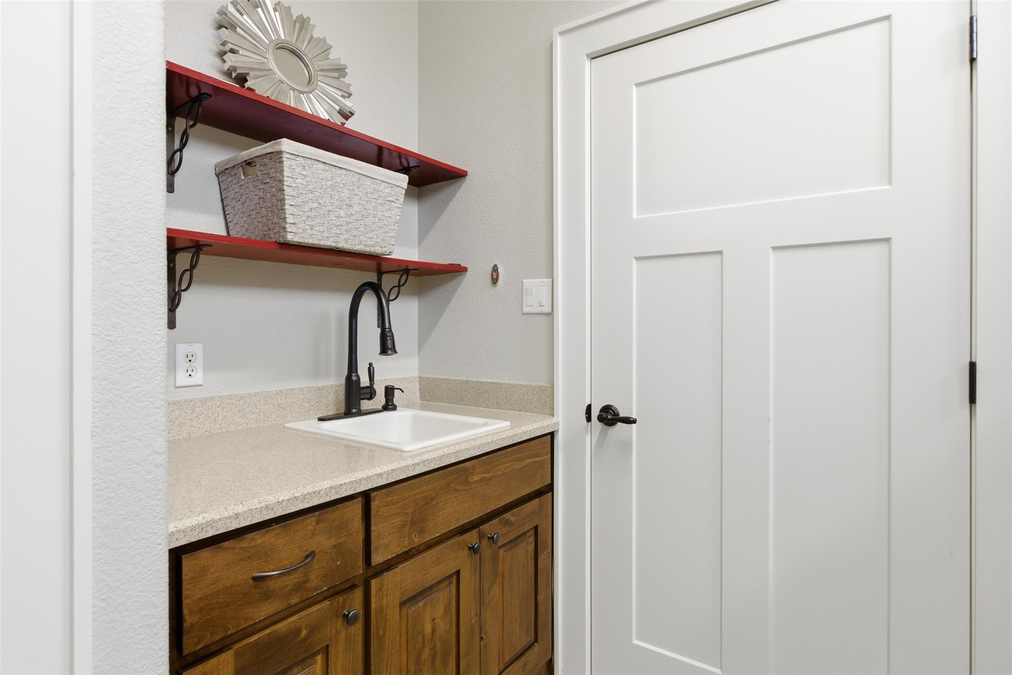 129 Valley View Dr, Bastrop, TX 78602