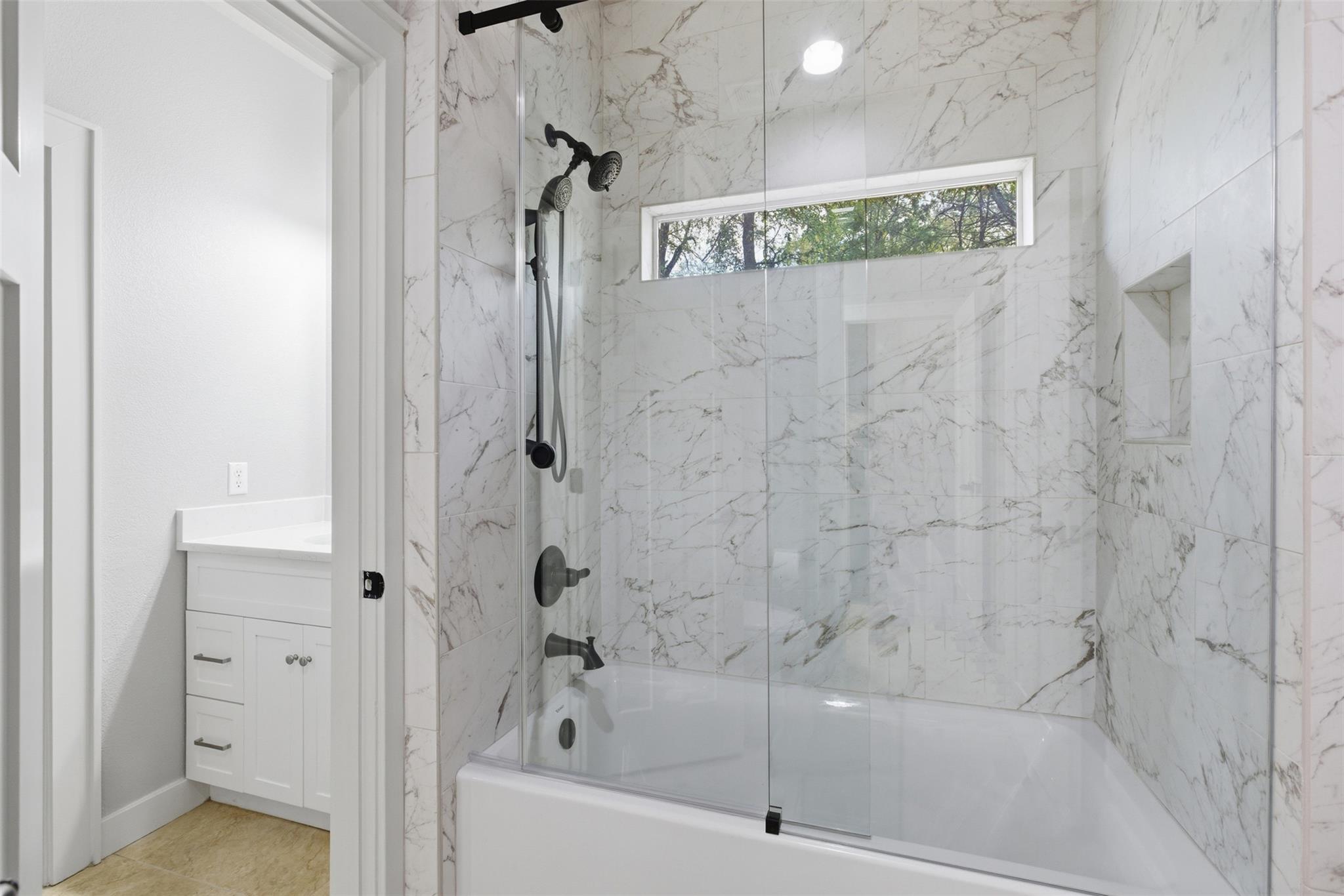 129 Valley View Dr, Bastrop, TX 78602