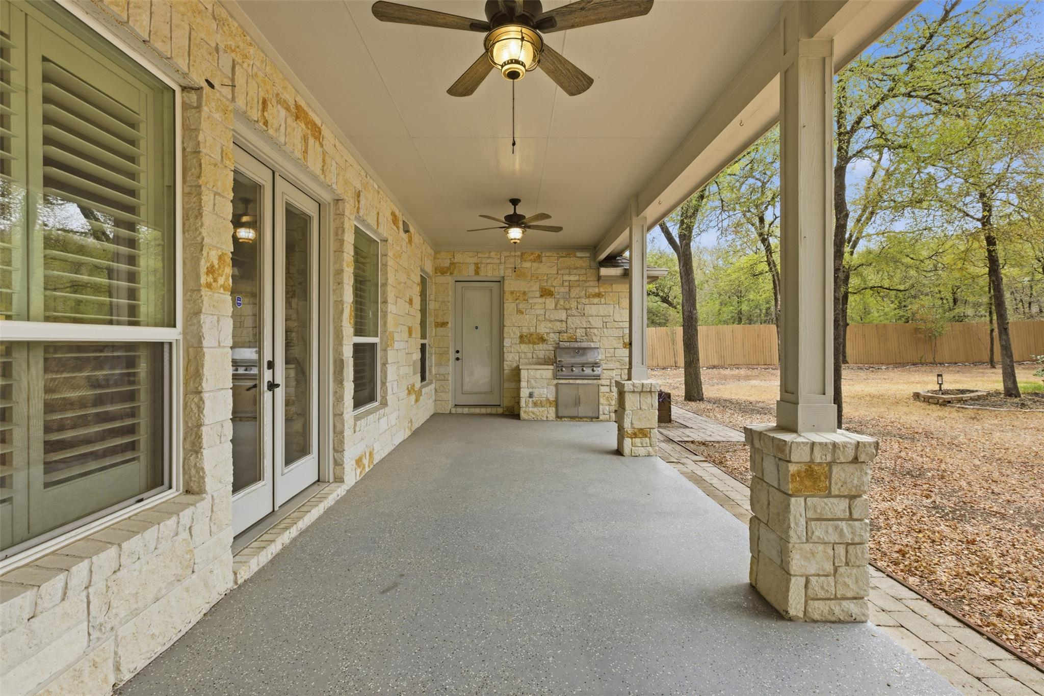 129 Valley View Dr, Bastrop, TX 78602