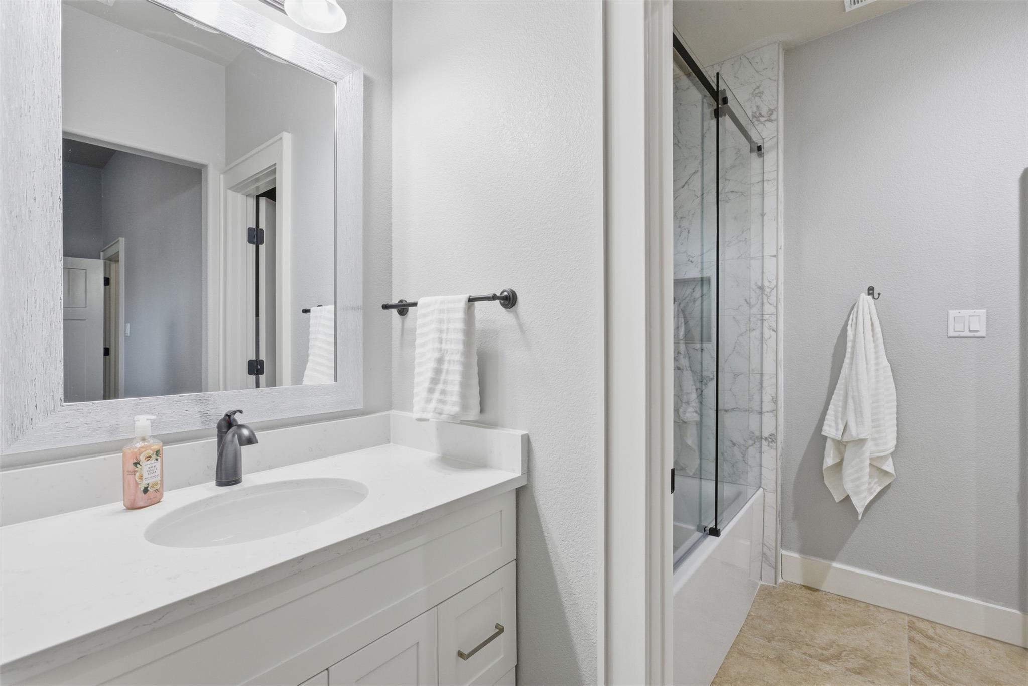 129 Valley View Dr, Bastrop, TX 78602