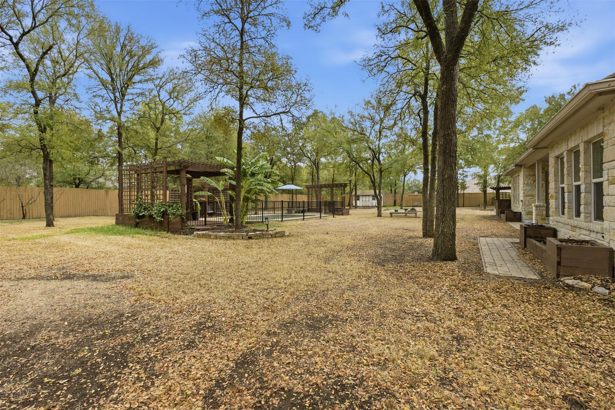 129 Valley View Dr, Bastrop, TX 78602
