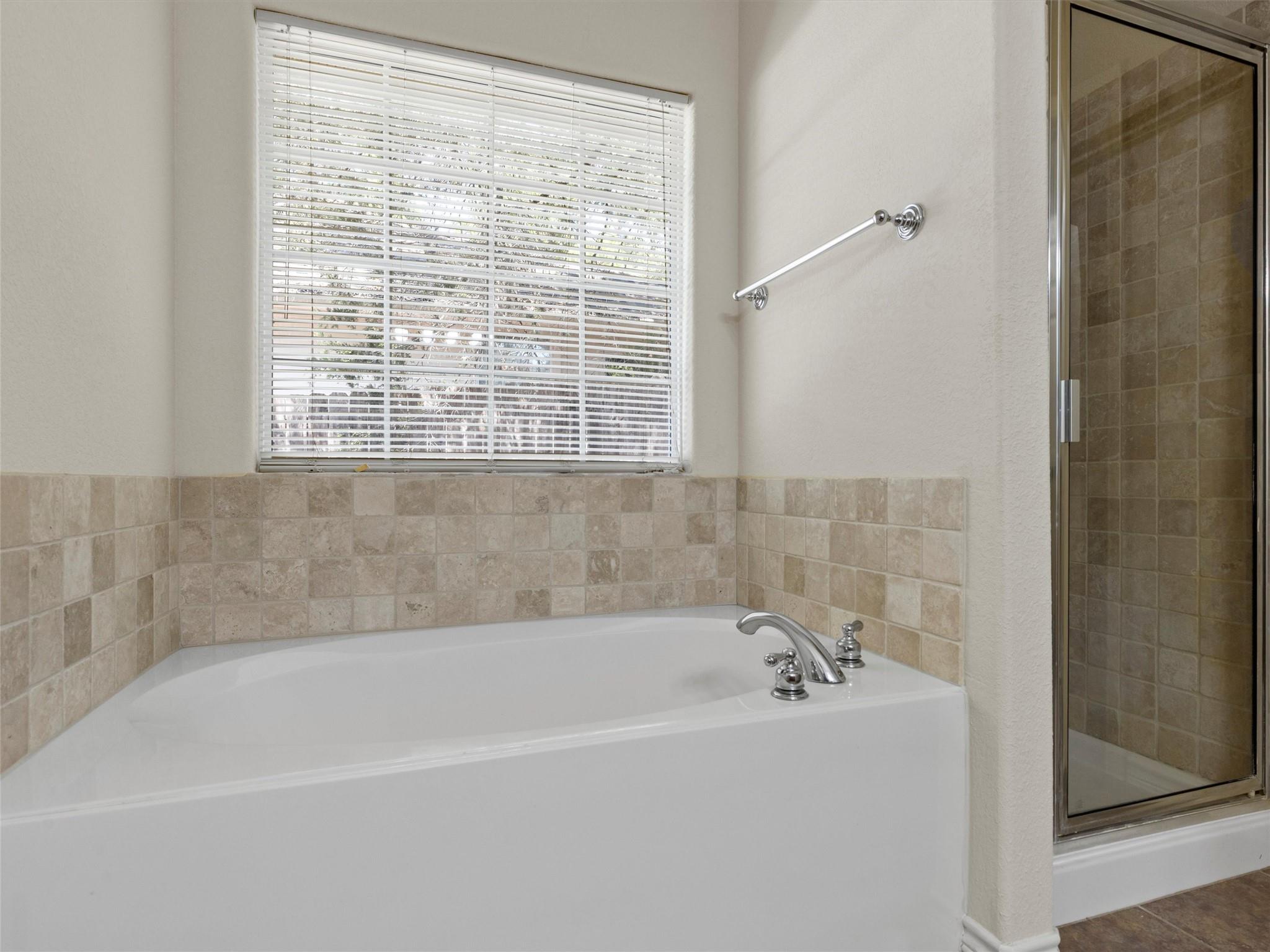 110 Kauai Ct, Bastrop, TX 78602