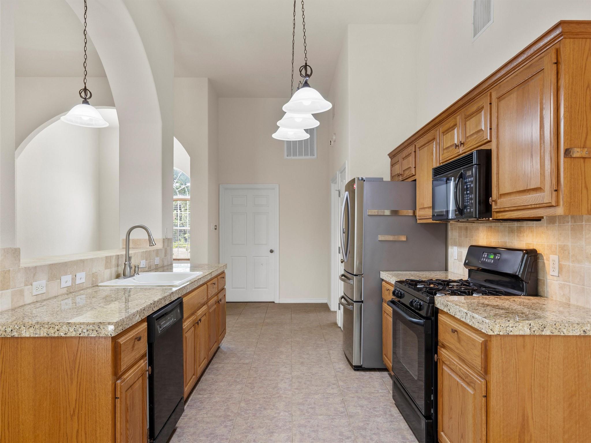 110 Kauai Ct, Bastrop, TX 78602