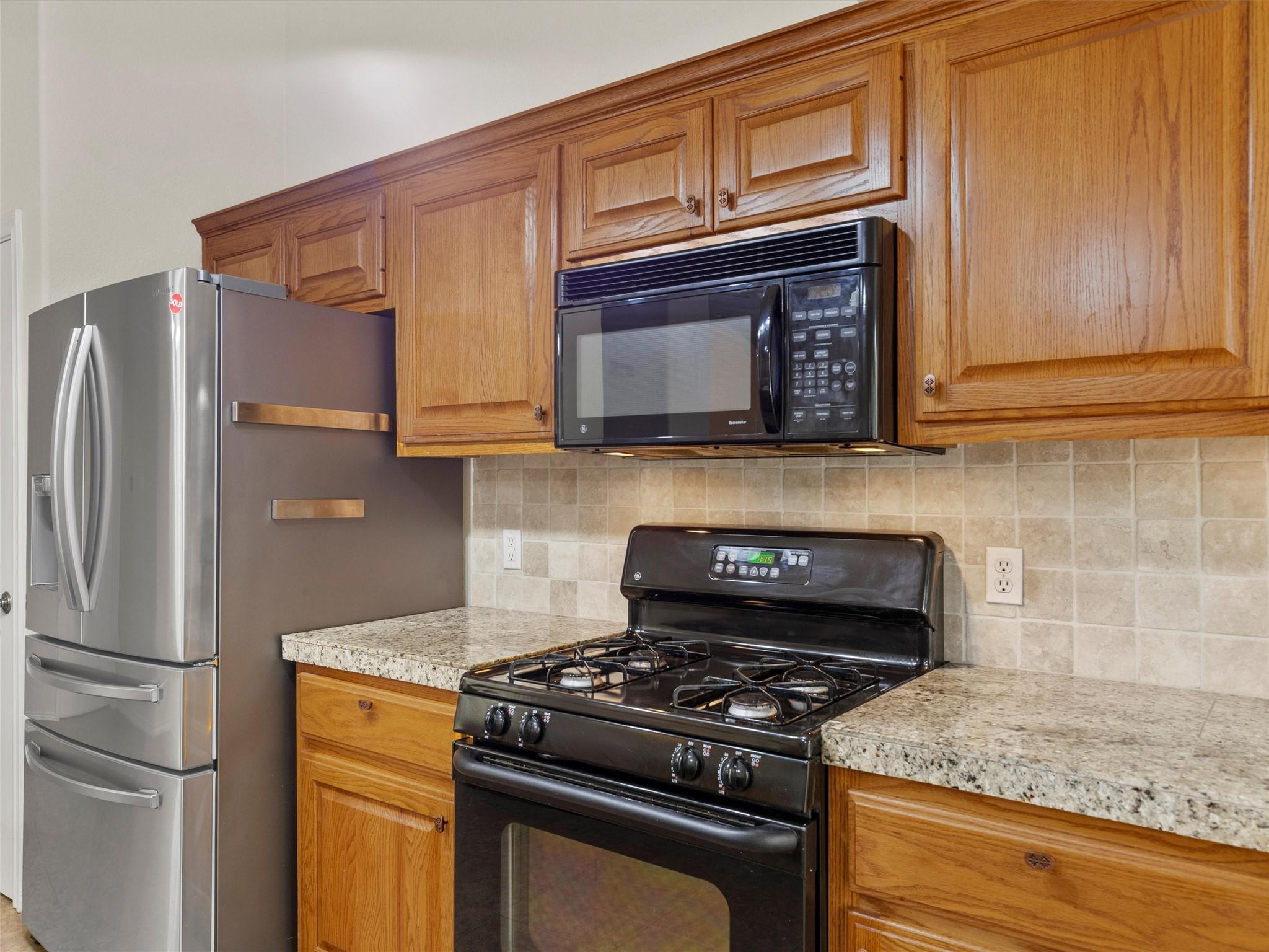 110 Kauai Ct, Bastrop, TX 78602