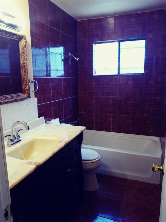 2400 Village Walk, Austin, TX 78744