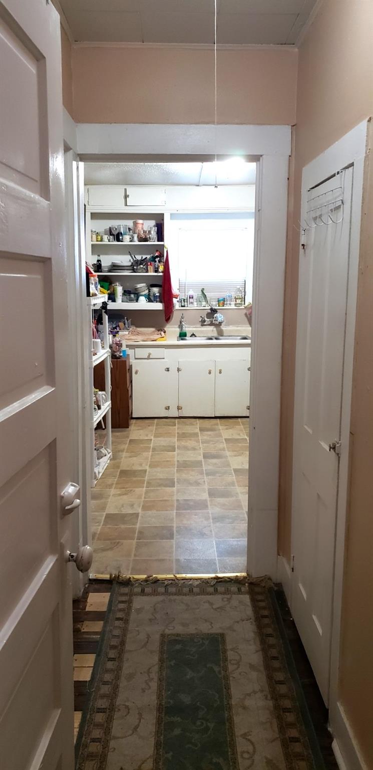 2105 North Dr, Taylor, TX 76574