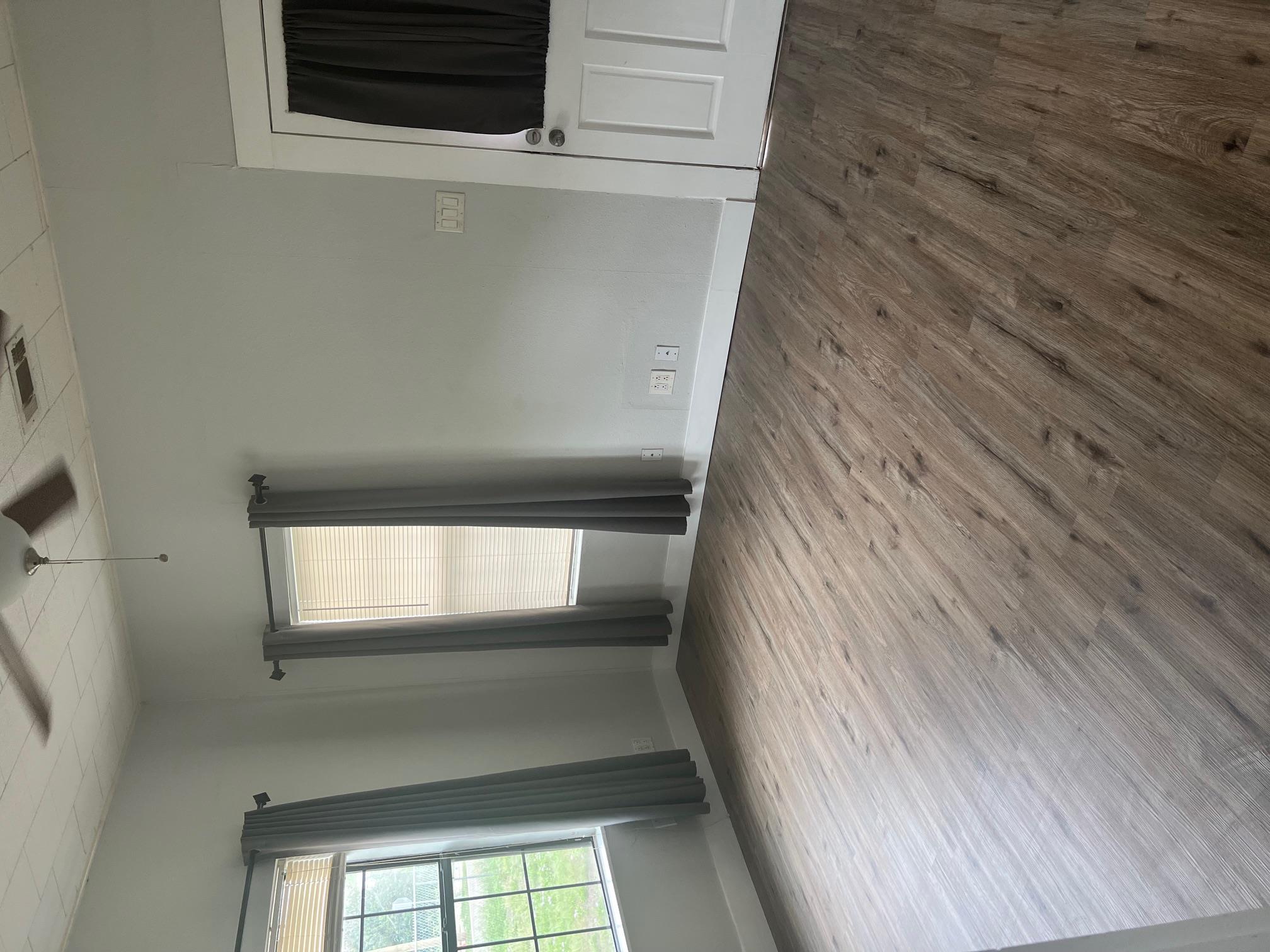 2105 North Dr, Taylor, TX 76574