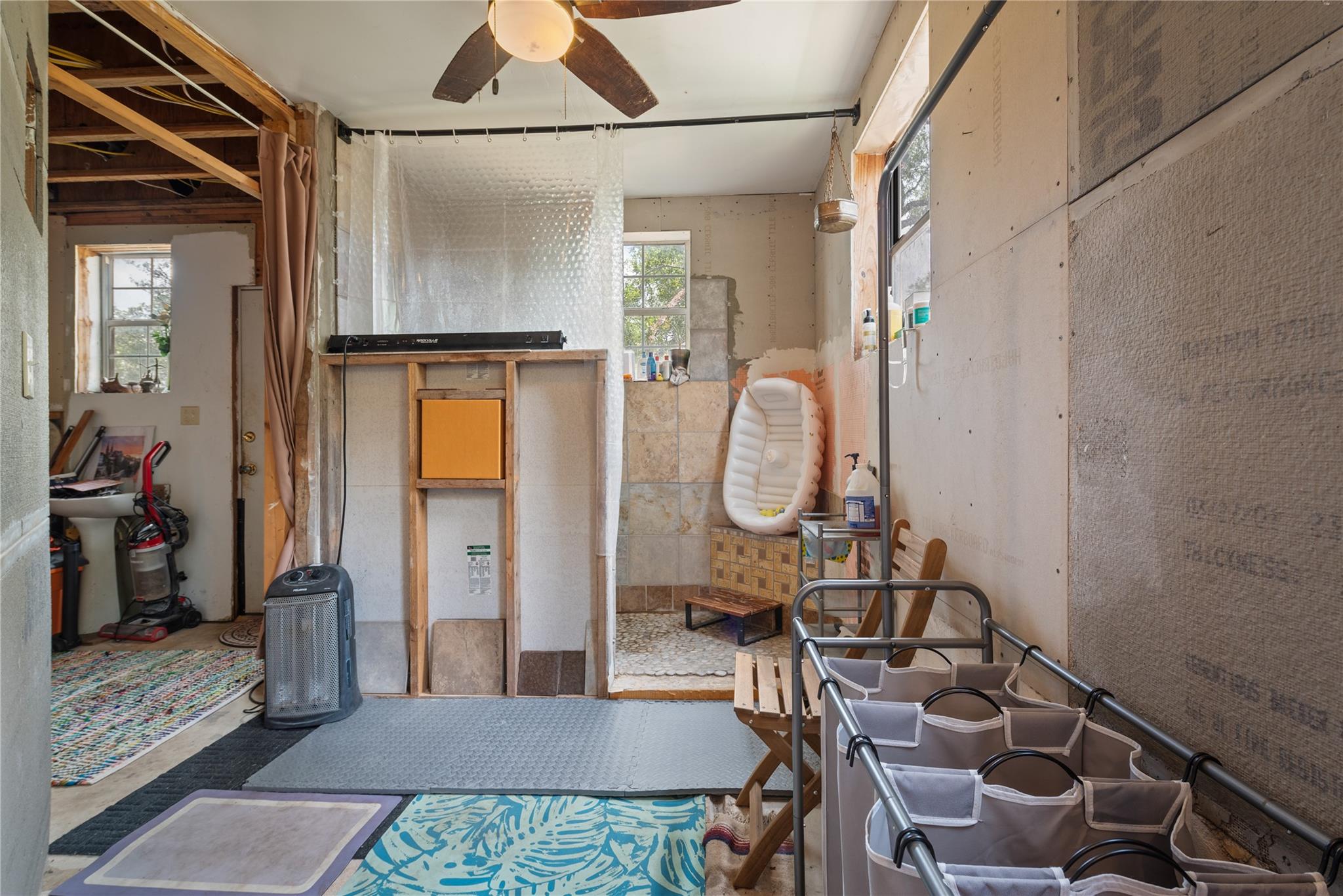 501 Limestone Ln, Driftwood, TX 78619