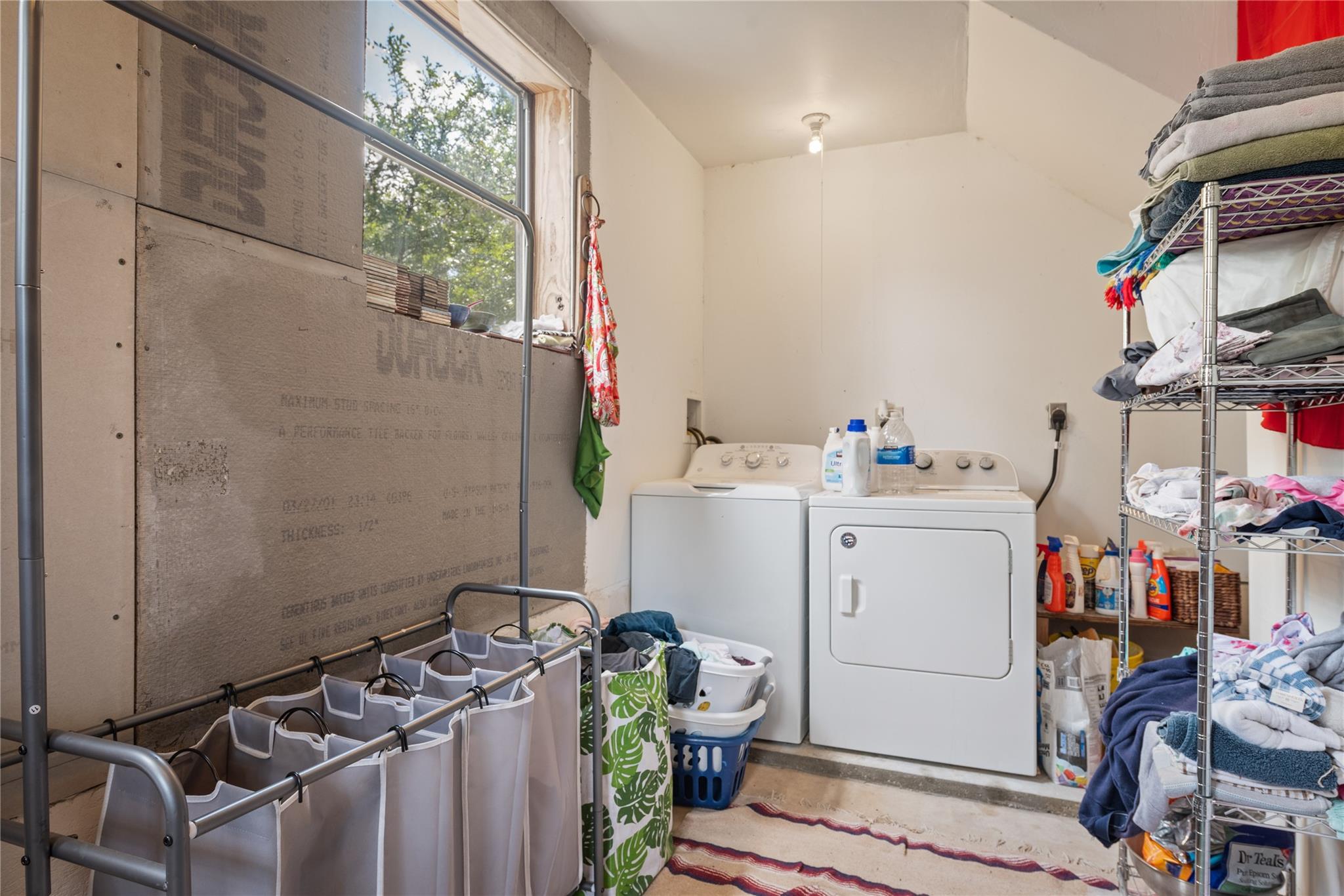 501 Limestone Ln, Driftwood, TX 78619