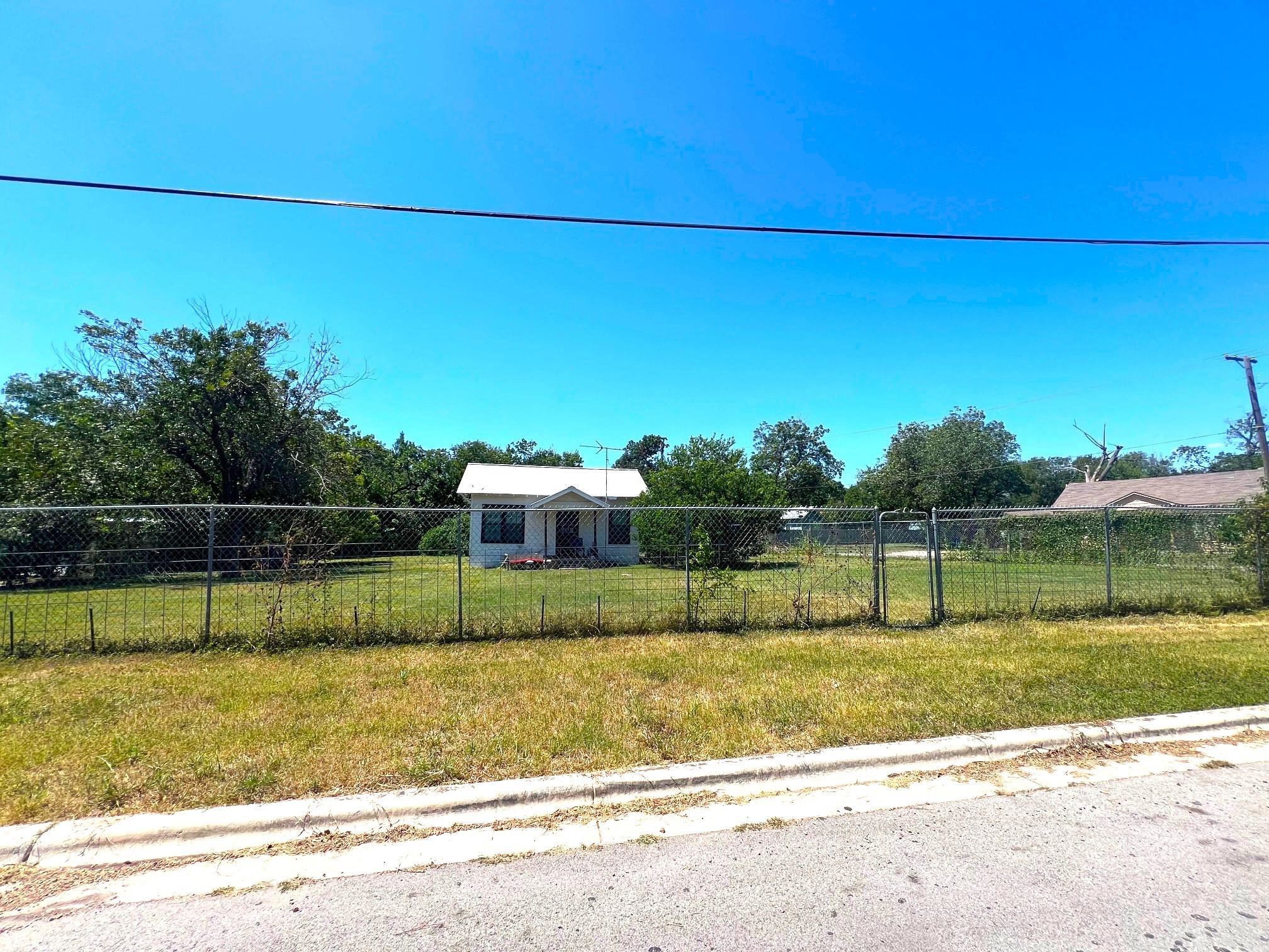 1600 Cecelia St, Taylor, TX 76574