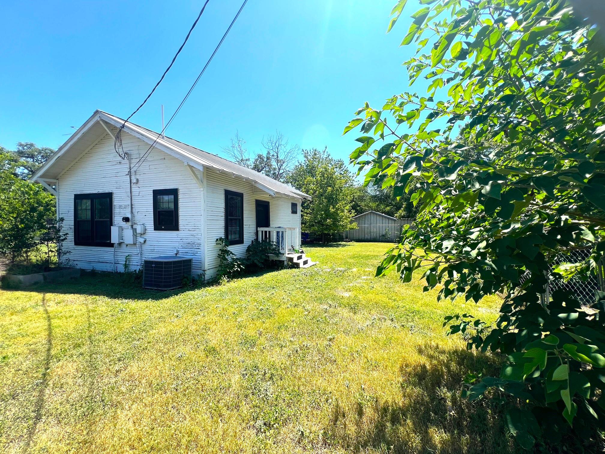 1600 Cecelia St, Taylor, TX 76574