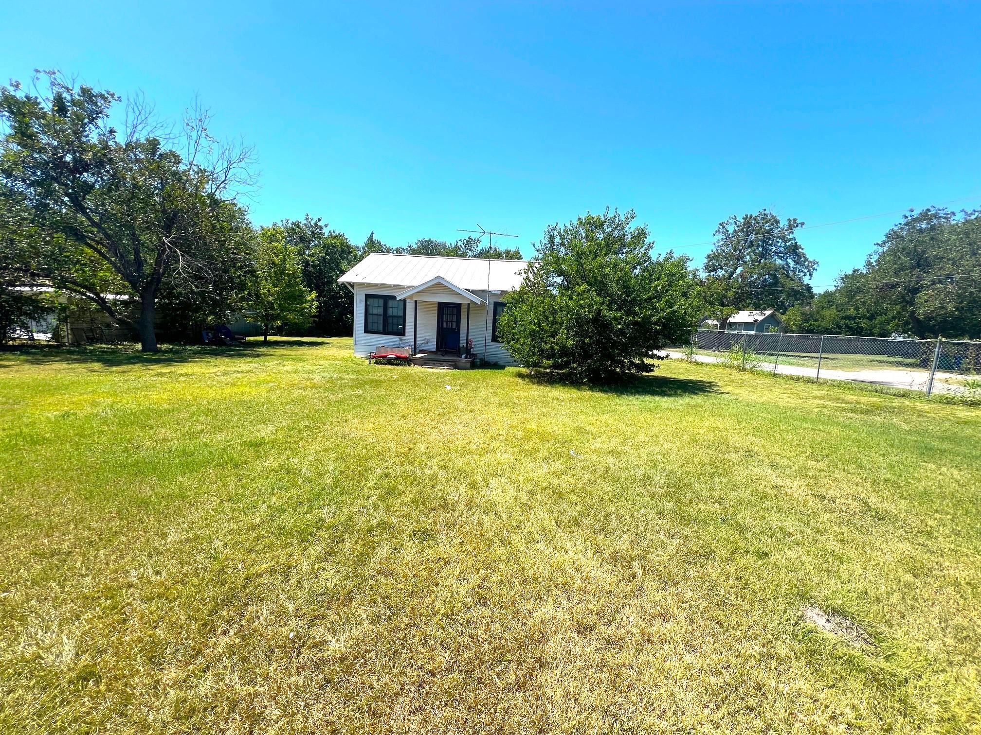 1600 Cecelia St, Taylor, TX 76574