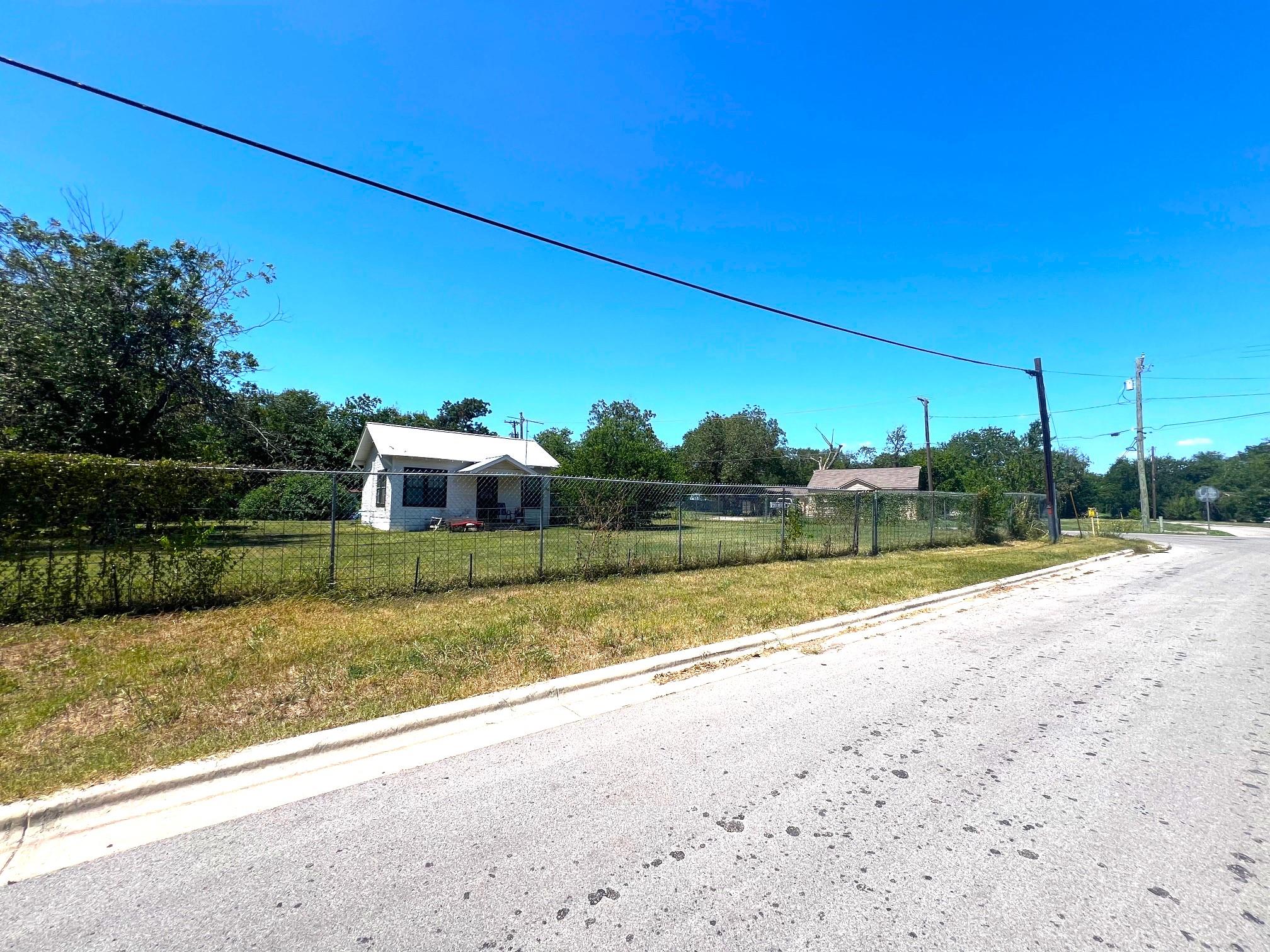 1600 Cecelia St, Taylor, TX 76574