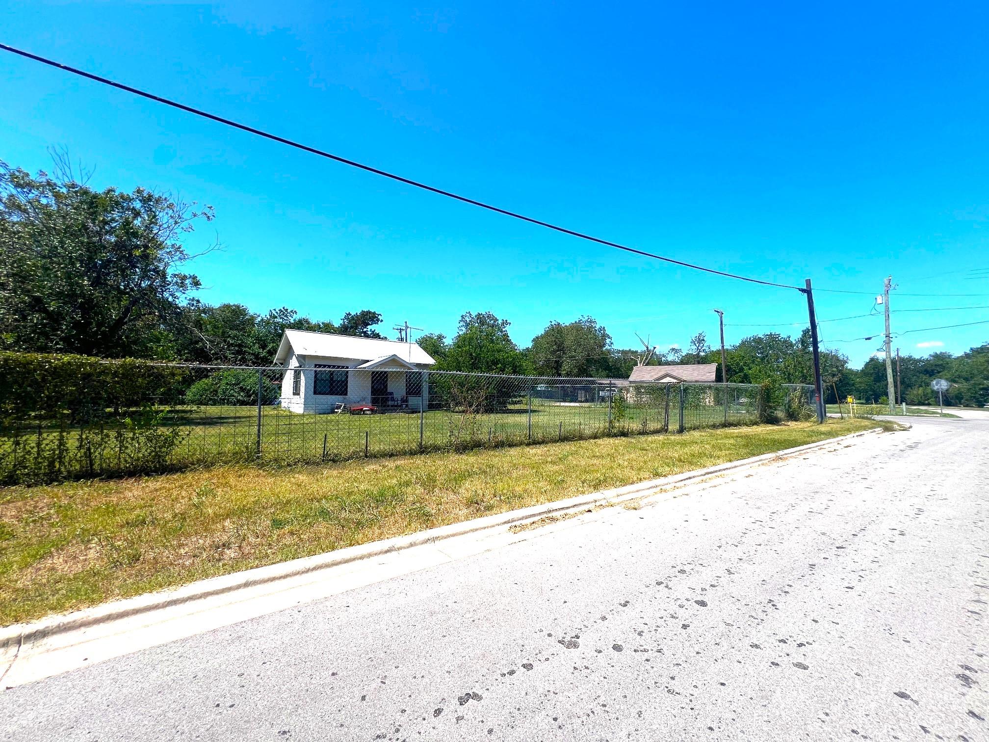 1600 Cecelia St, Taylor, TX 76574