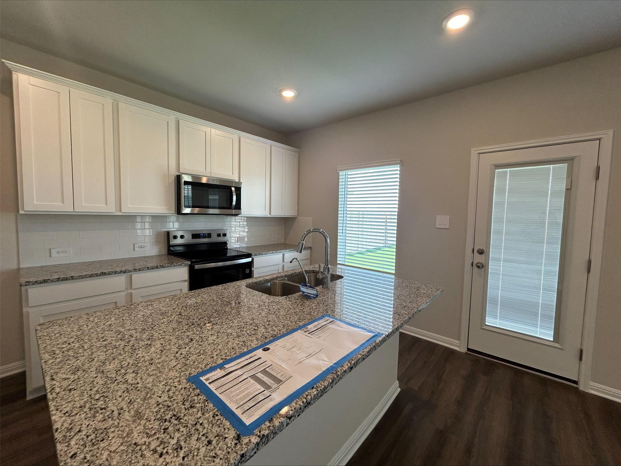 145 Honey Bee Rd, Jarrell, TX 76537