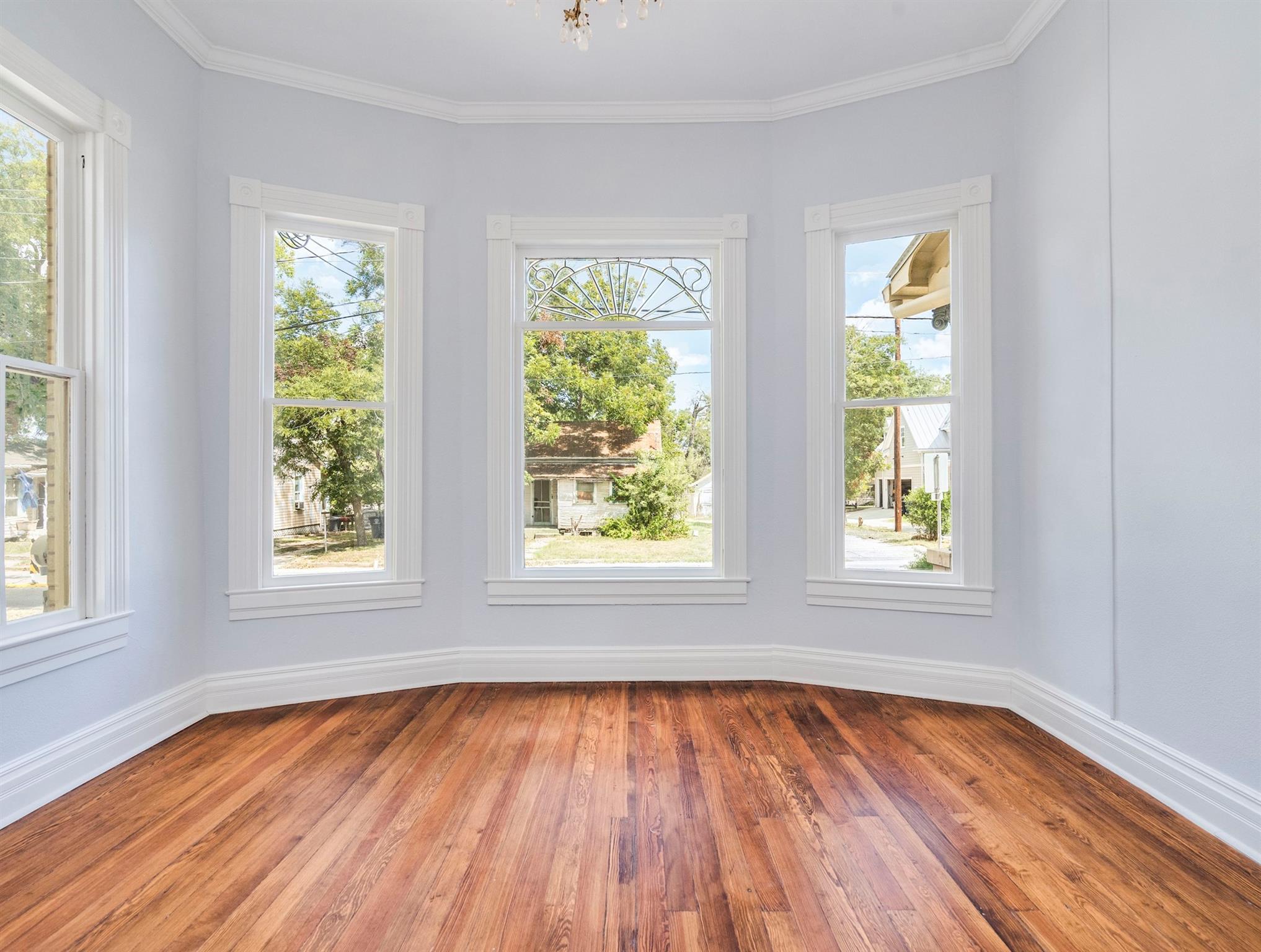 351 N Guenther Ave, New Braunfels, TX 78130