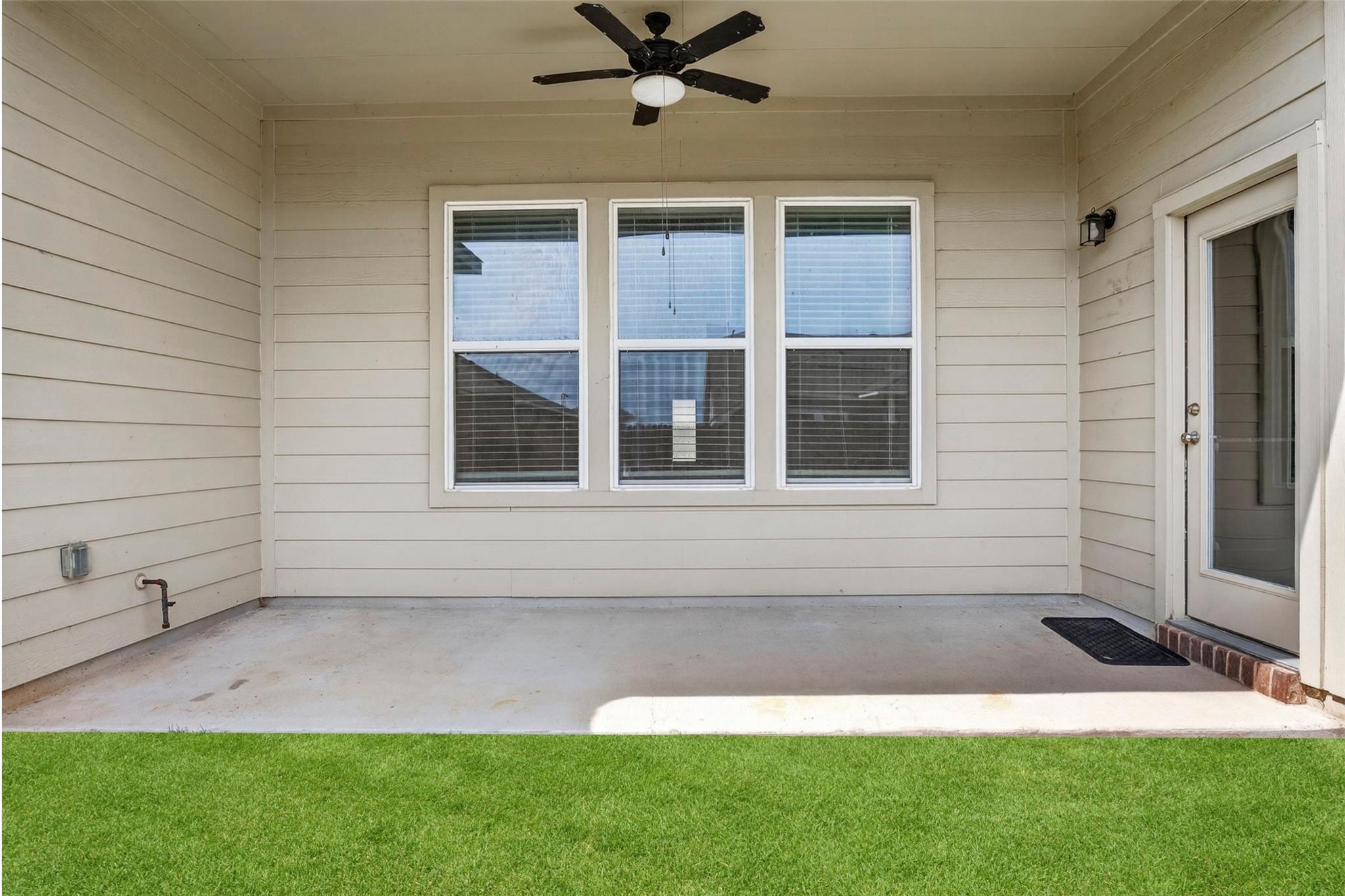 111 Joseph Hawkins Ln, Bastrop, TX 78602