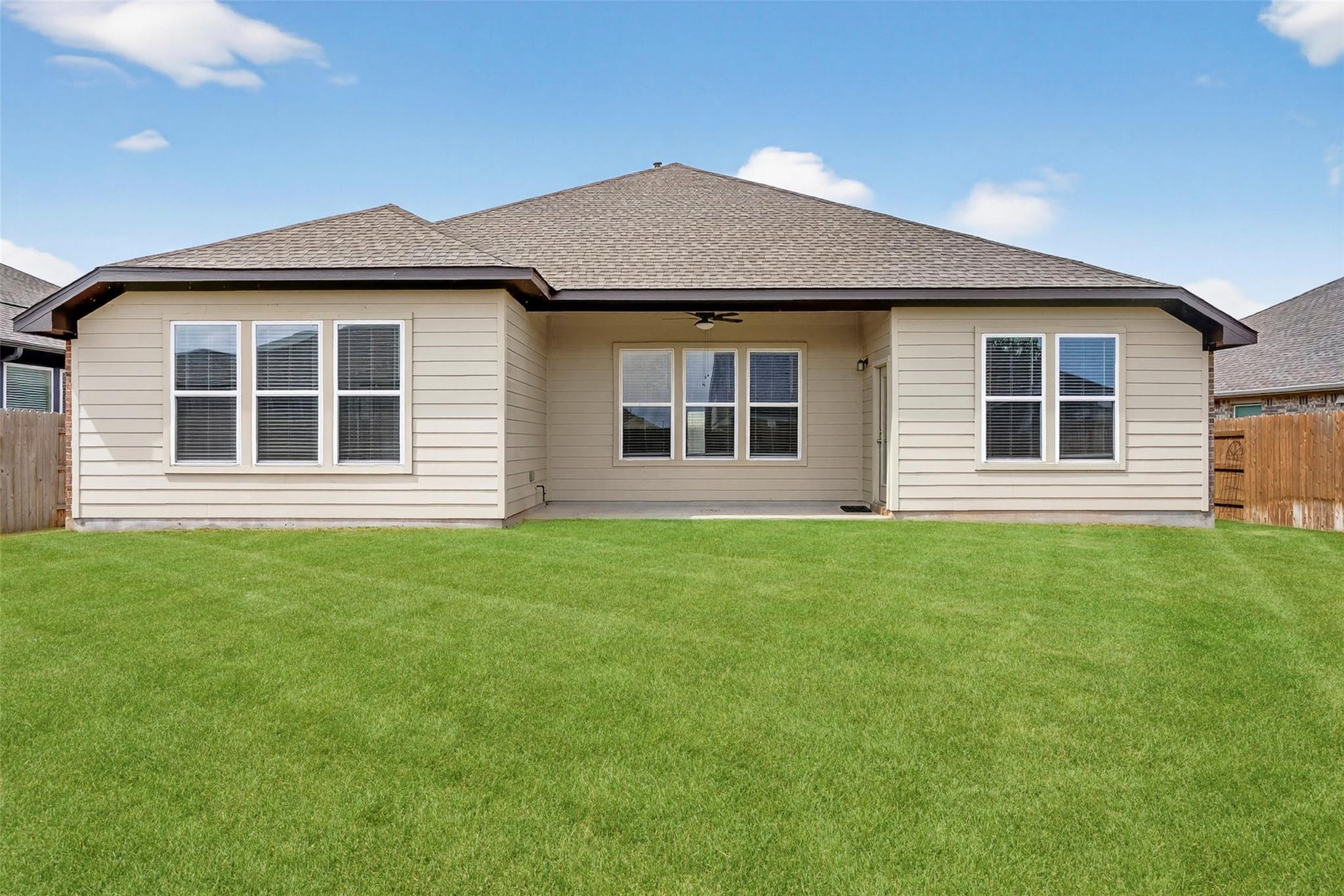 111 Joseph Hawkins Ln, Bastrop, TX 78602