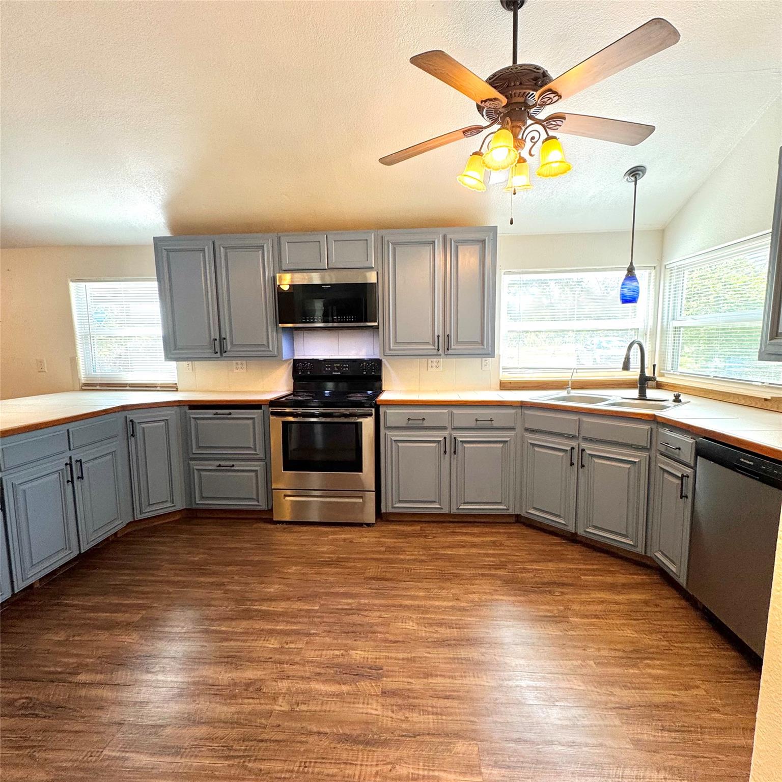 14510 Summit View Dr # B, Leander, TX 78641