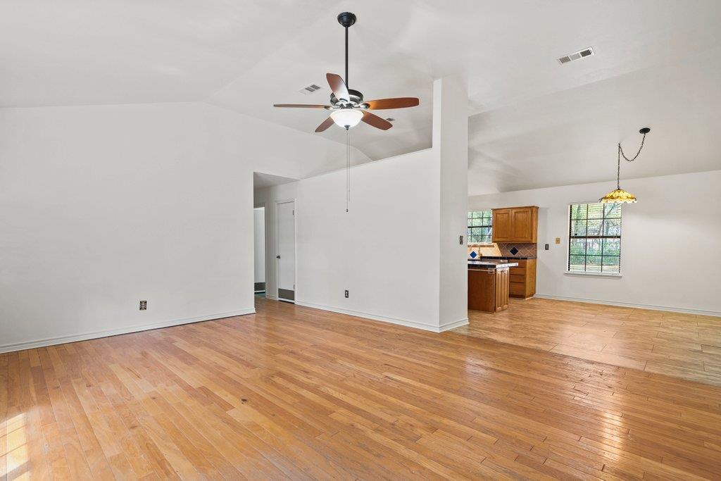 15 Las Flores Dr, Wimberley, TX 78676