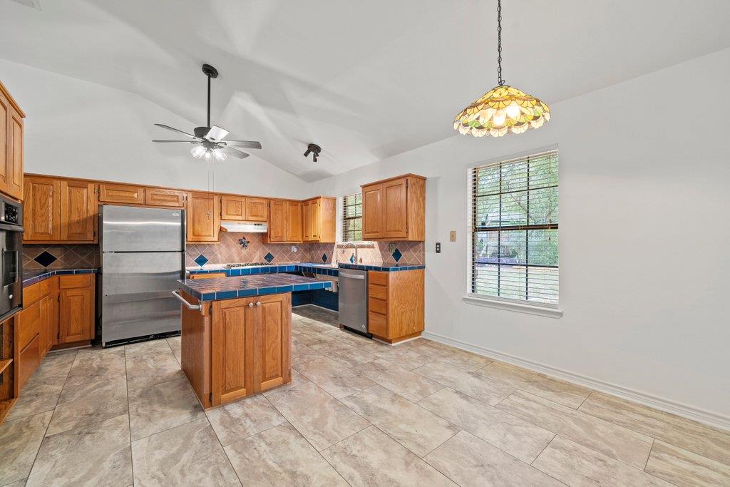 15 Las Flores Dr, Wimberley, TX 78676