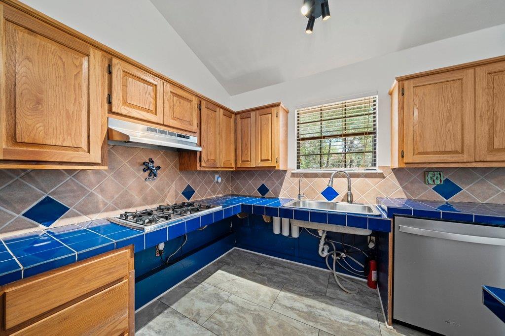 15 Las Flores Dr, Wimberley, TX 78676