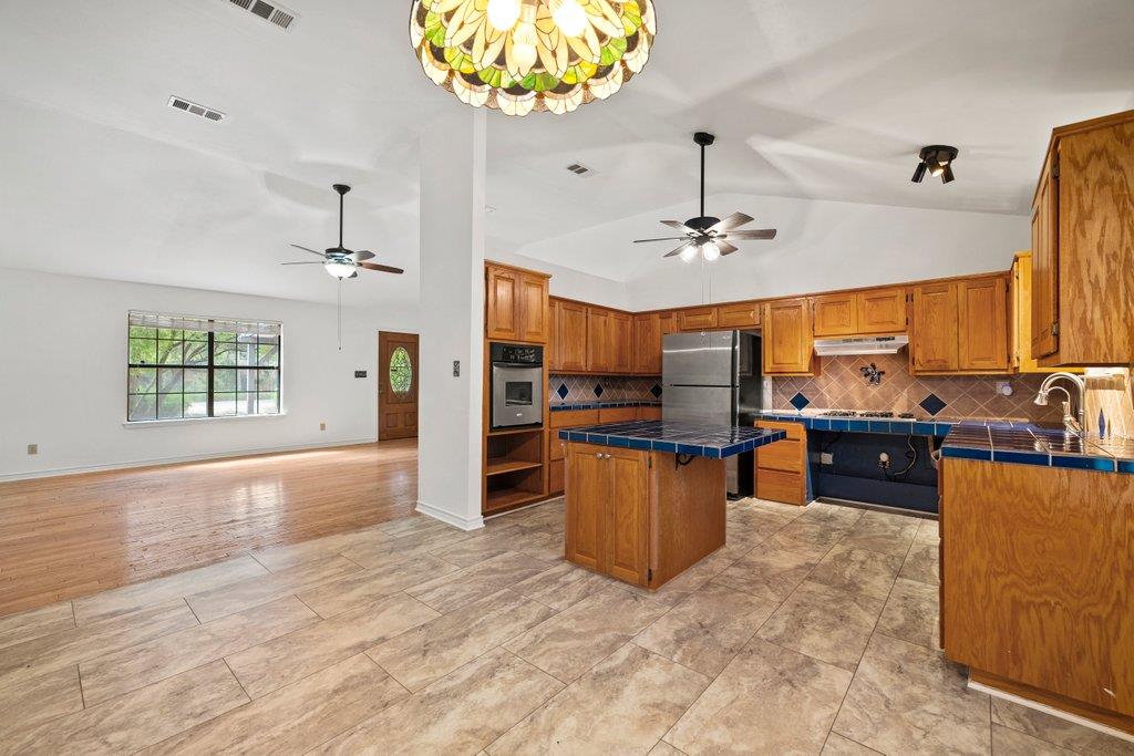 15 Las Flores Dr, Wimberley, TX 78676