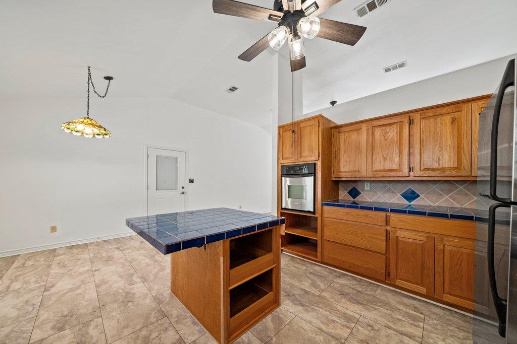 15 Las Flores Dr, Wimberley, TX 78676