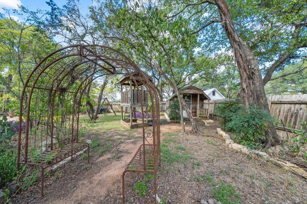 15 Las Flores Dr, Wimberley, TX 78676