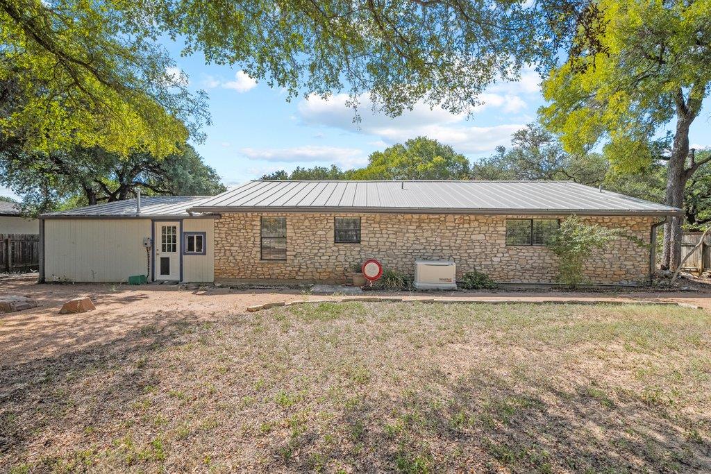 15 Las Flores Dr, Wimberley, TX 78676