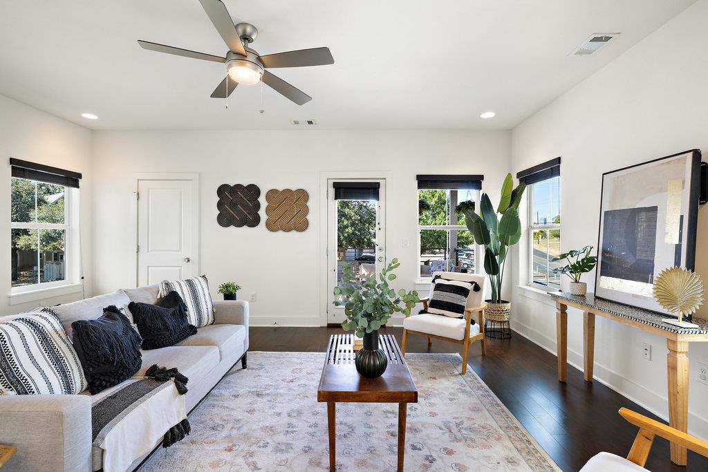 2703 Halcyon Dr # 8, Austin, TX 78702