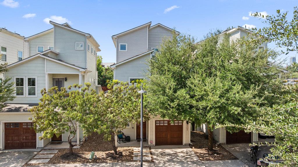 2703 Halcyon Dr # 8, Austin, TX 78702