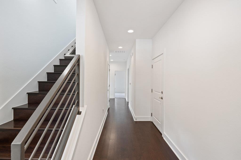 2703 Halcyon Dr # 8, Austin, TX 78702