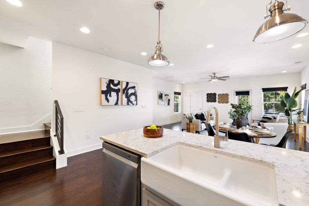 2703 Halcyon Dr # 8, Austin, TX 78702